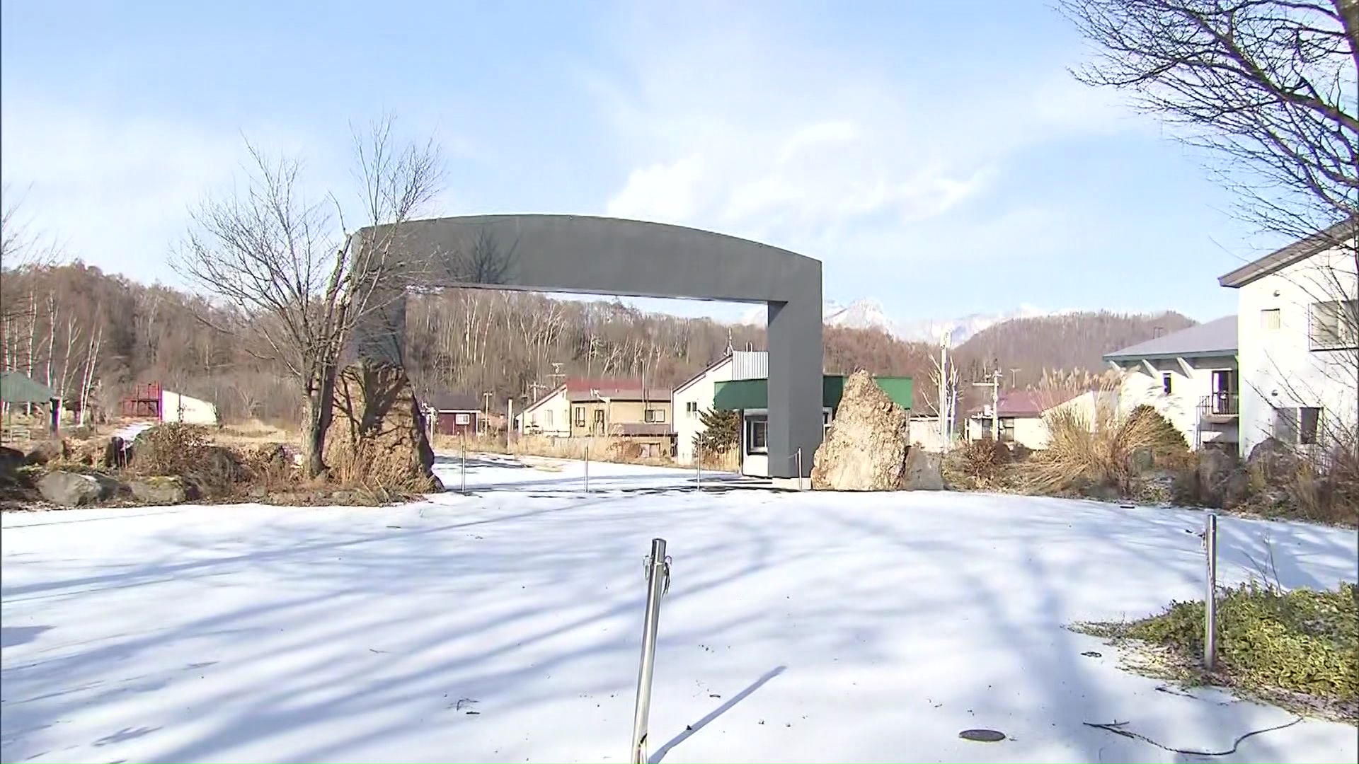 新たな動物園の建設予定地には多くの住宅が立ち並ぶ