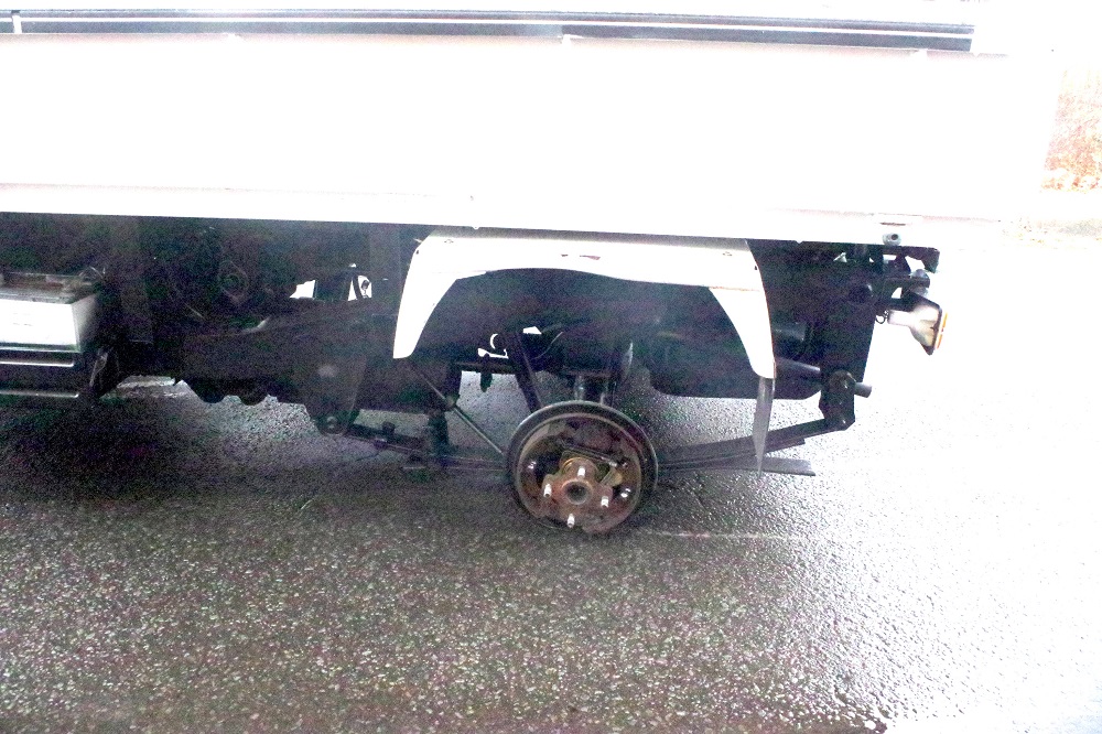 左後輪からタイヤが脱落（提供：北海道警）