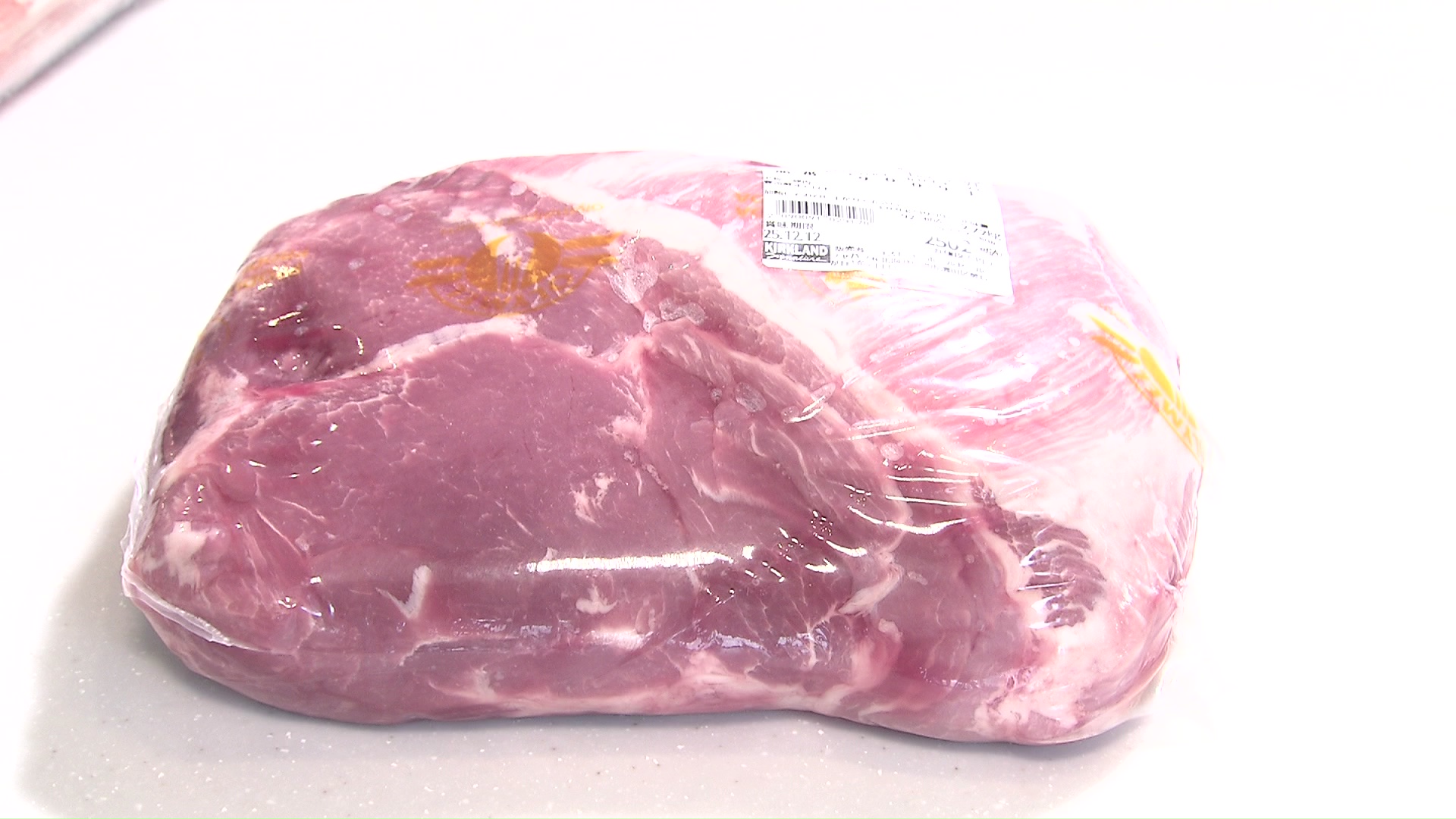 真空パックで売られている豚肩ロース