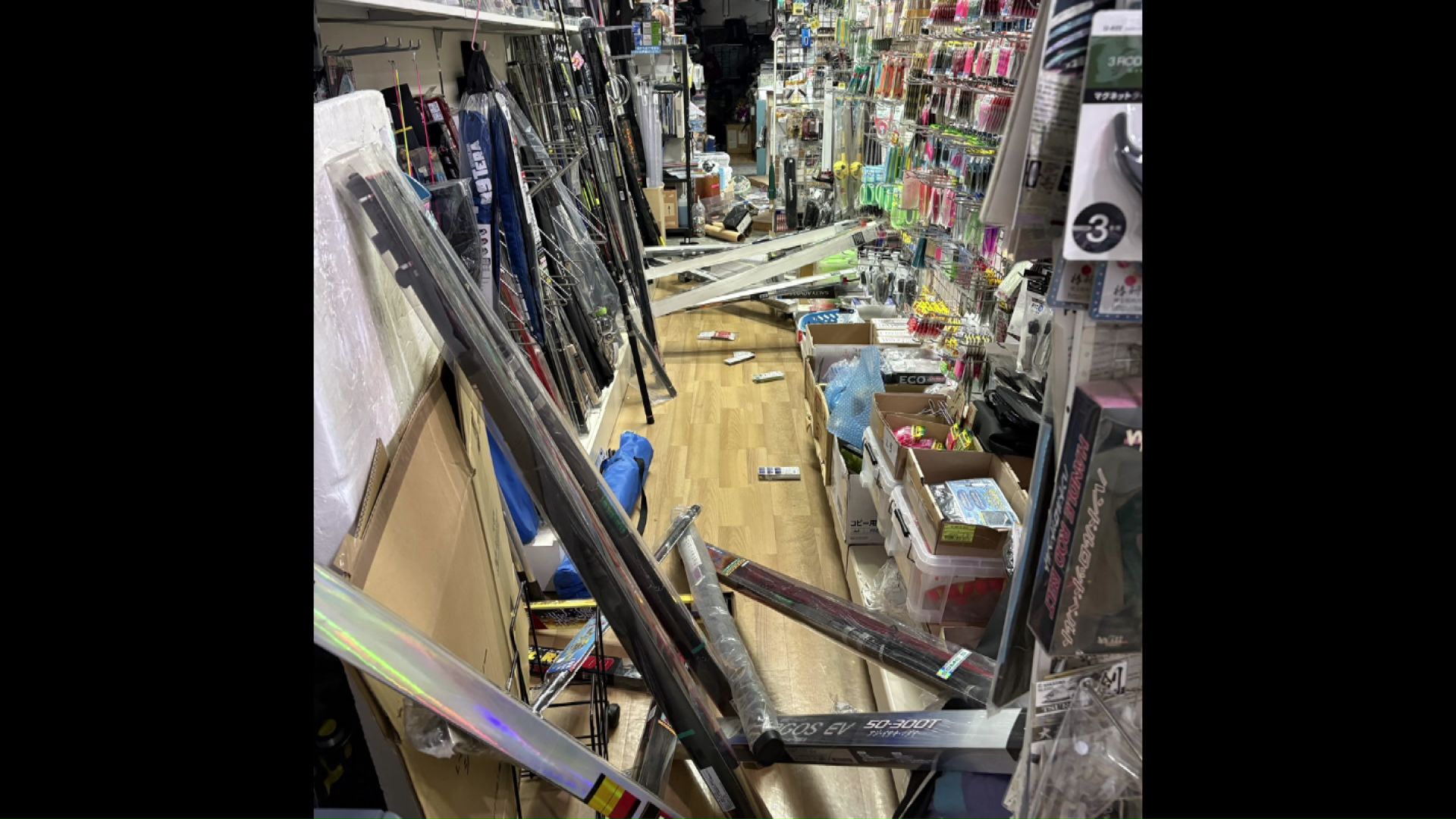 地震当時の状況(提供:ハヤサカスポーツ)