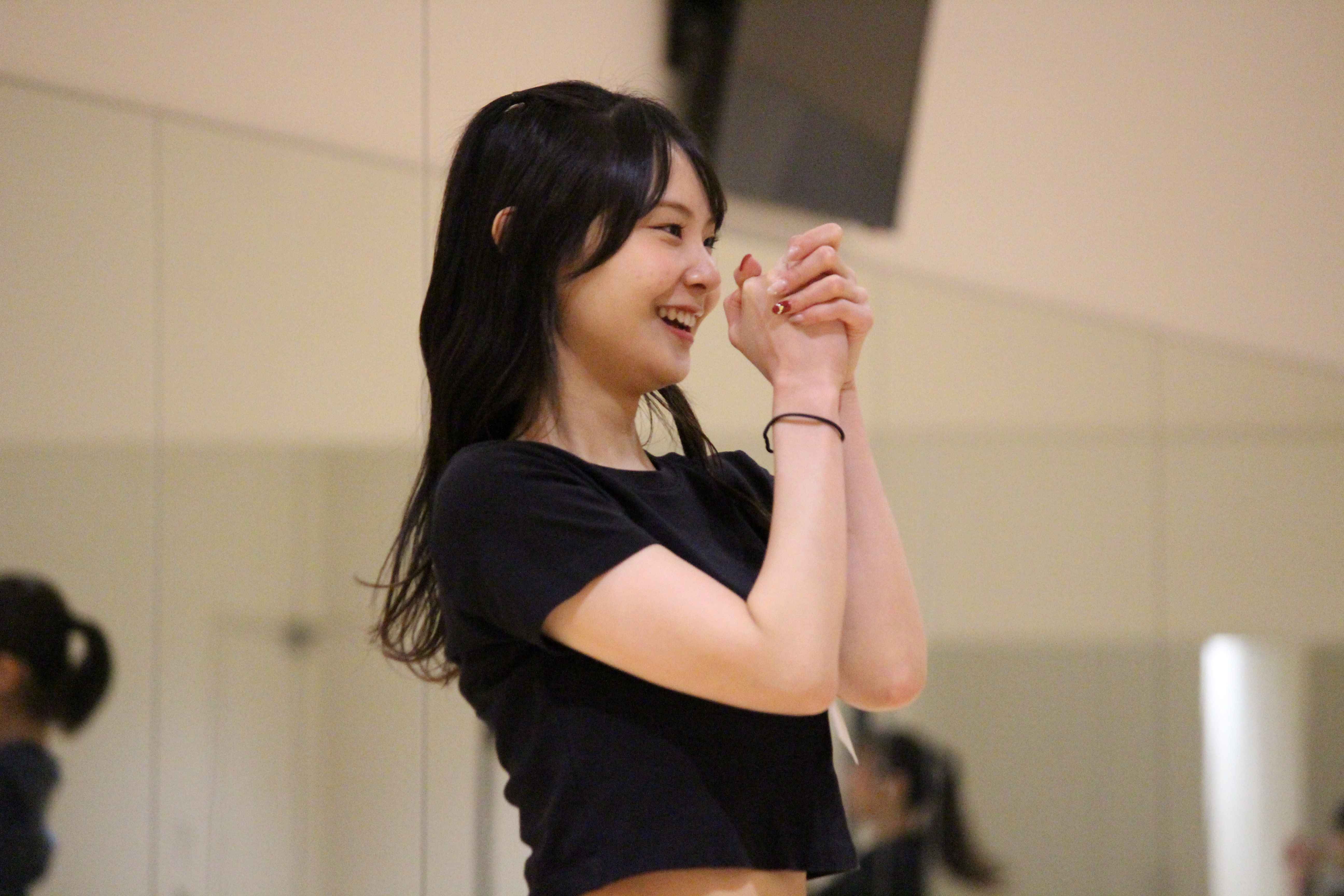 2次審査でパフォーマンスを披露する佐藤羽菜さん