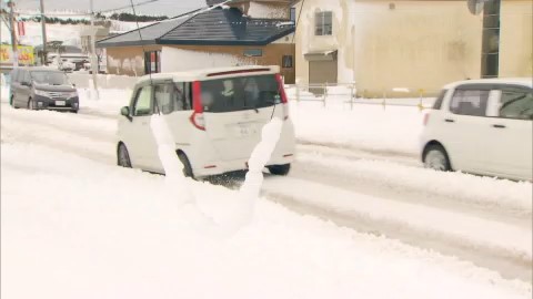 雪の重みで電線が…（釧路市）