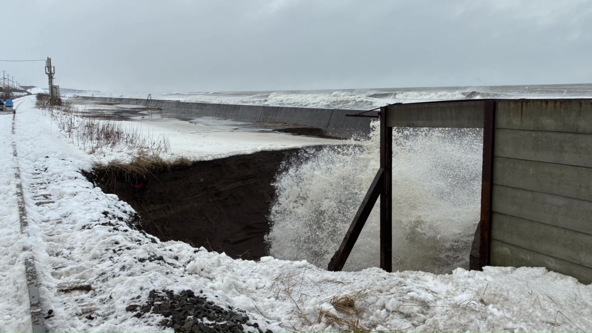 線路の土台が流出 提供:JR北海道