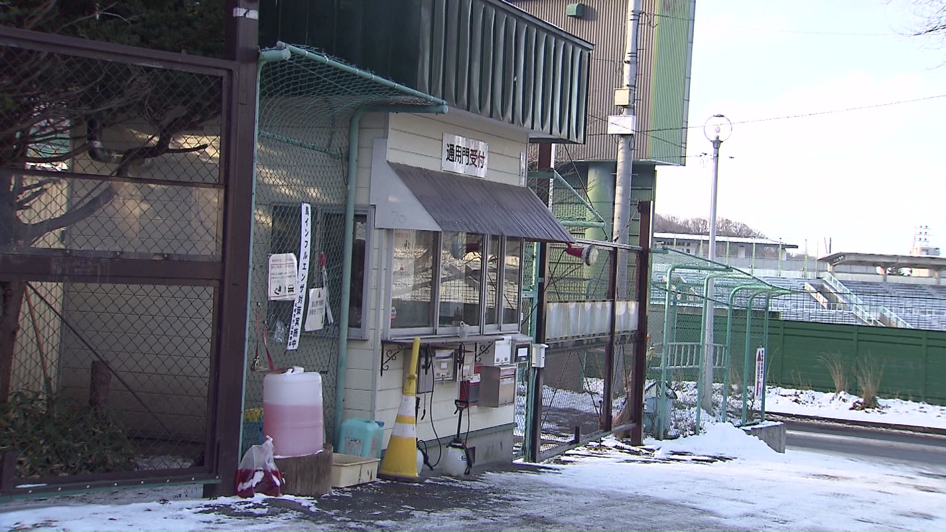 クマが目撃された動物園の通用門付近