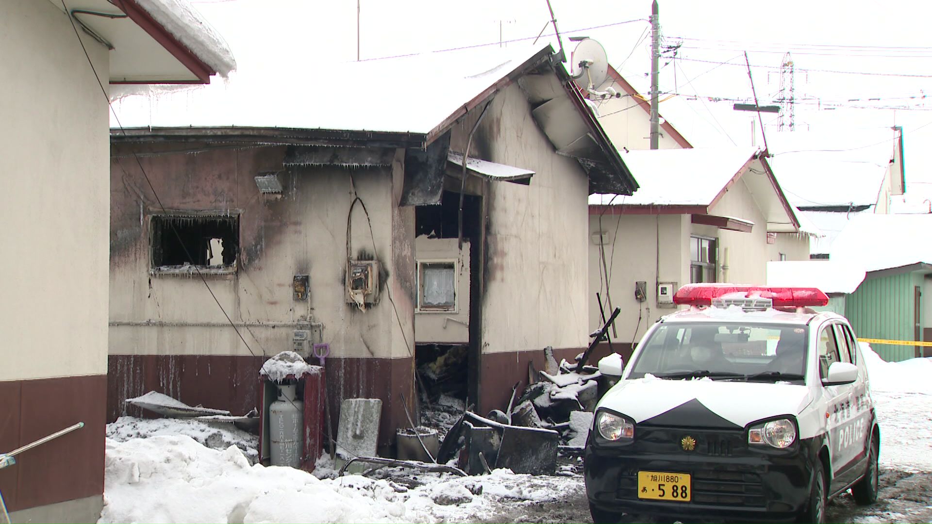 約4時間後に消し止められるも建物内部が全焼