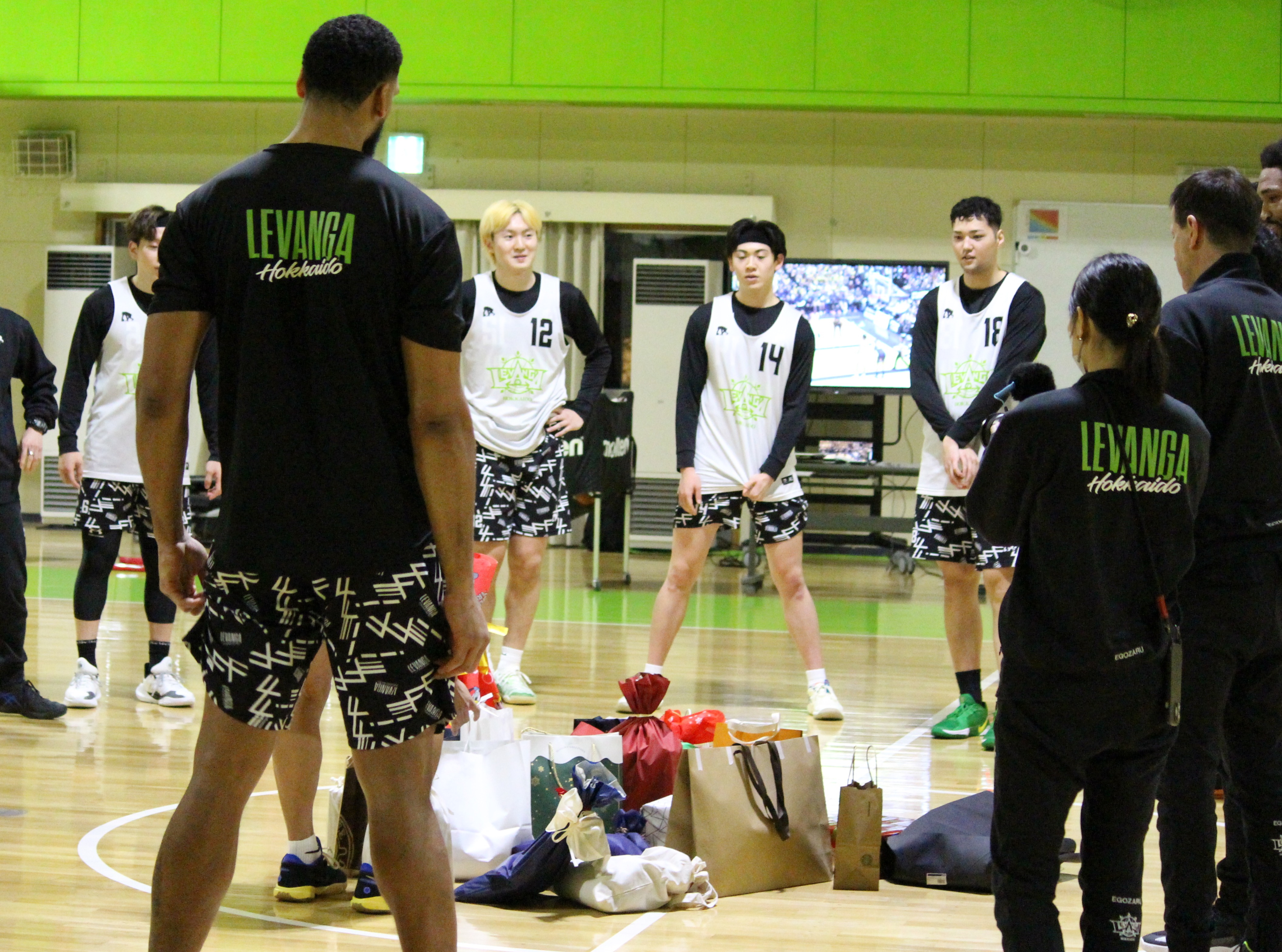 練習後に行われたクリスマスプレゼント交換会