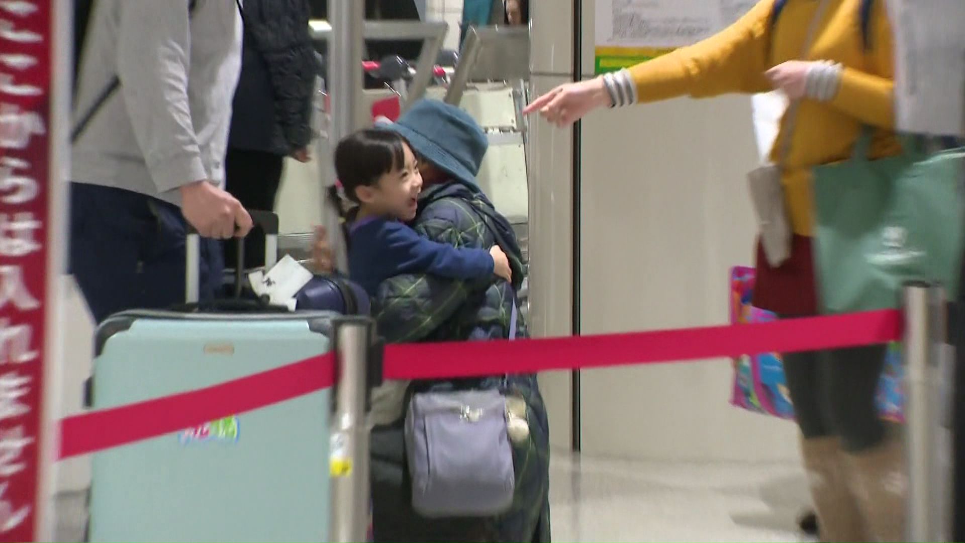 久々の再開に喜ぶ光景も ※12月25日午前:新千歳空港