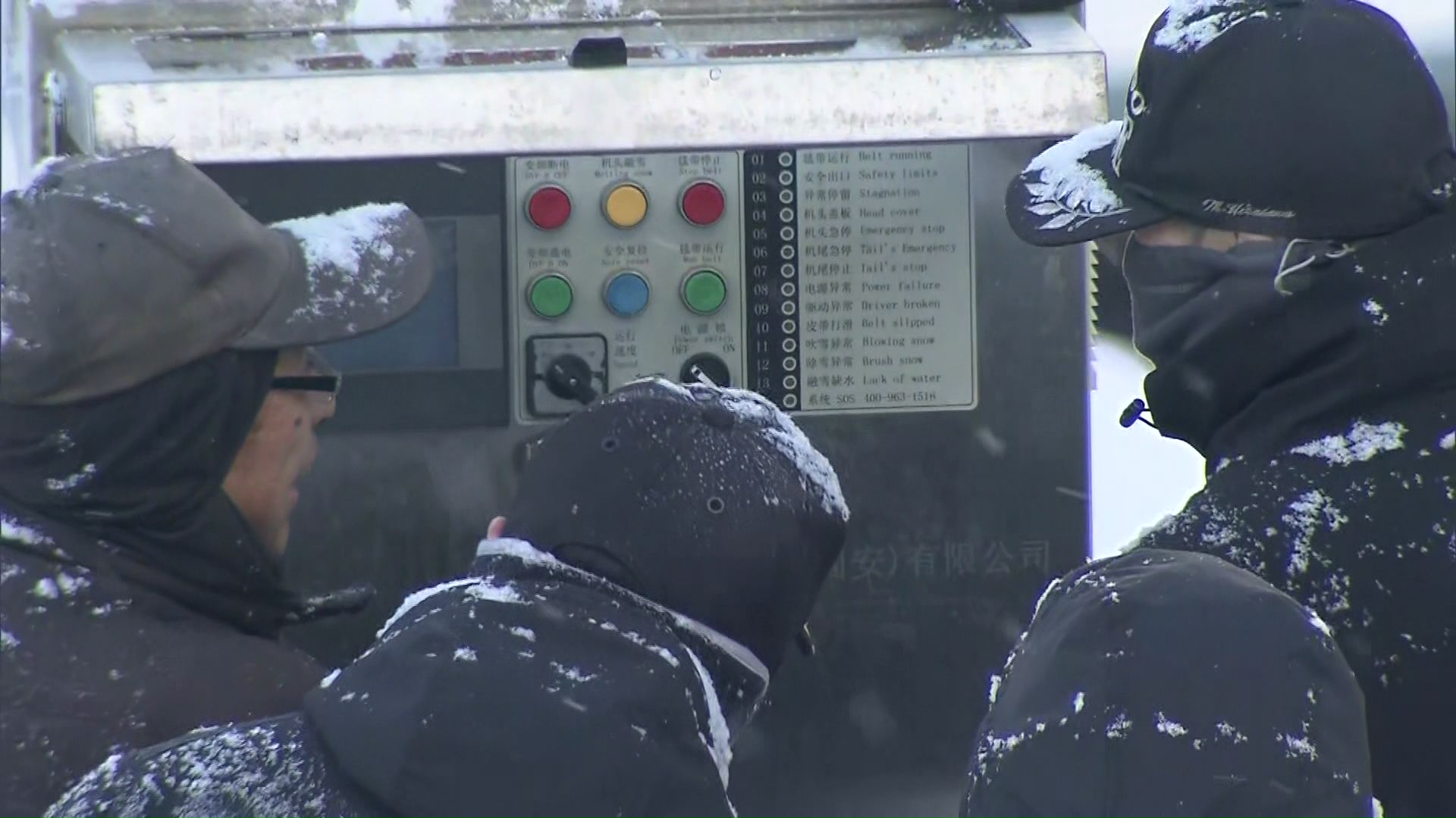 物が挟まるとエスカレーターは自動で停止する仕組み