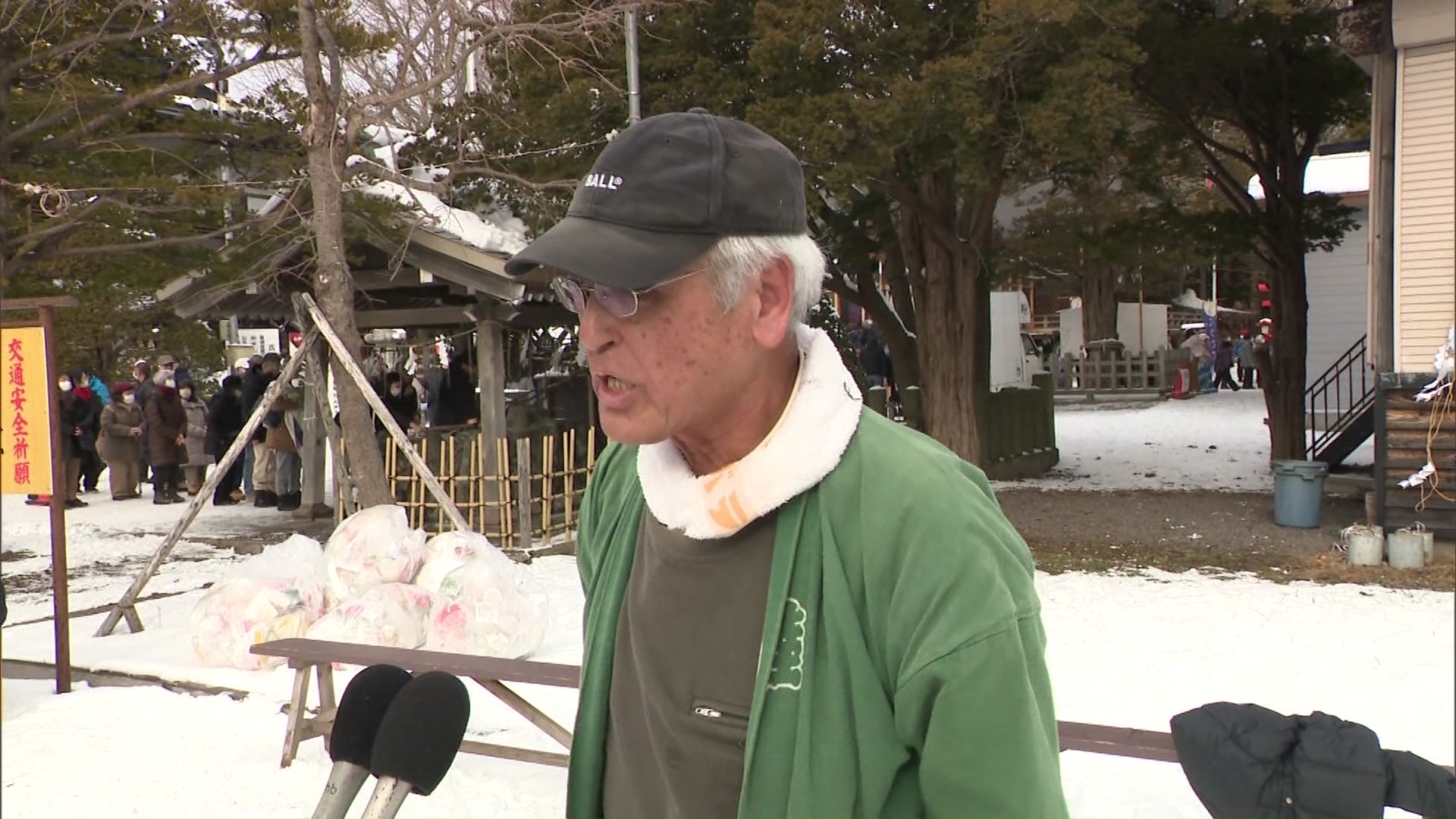 参拝者を救助した男性