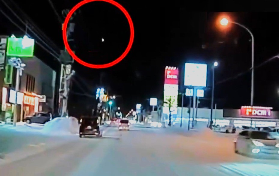 ドラレコに記録された火球 (旭川市 撮影者)