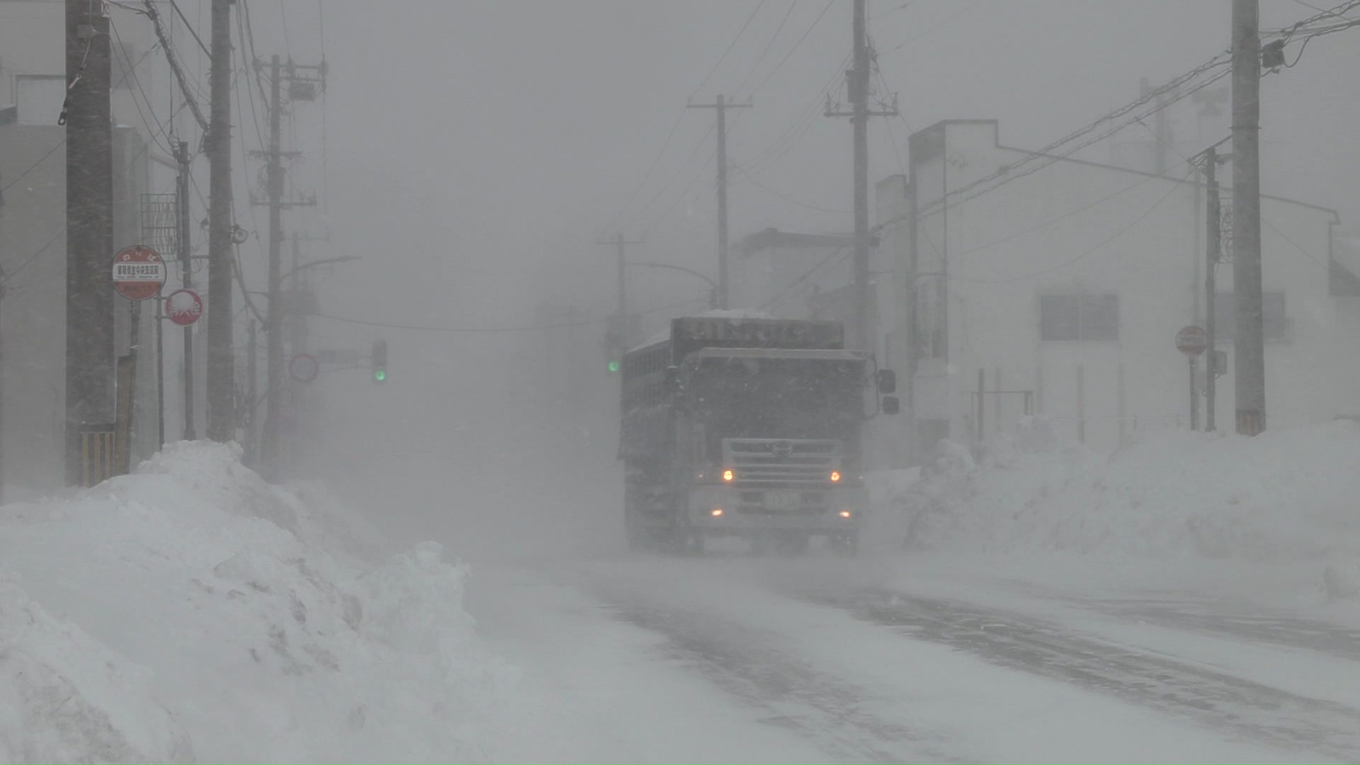 留萌市内の様子…ときおりホワイトアウト状態に
