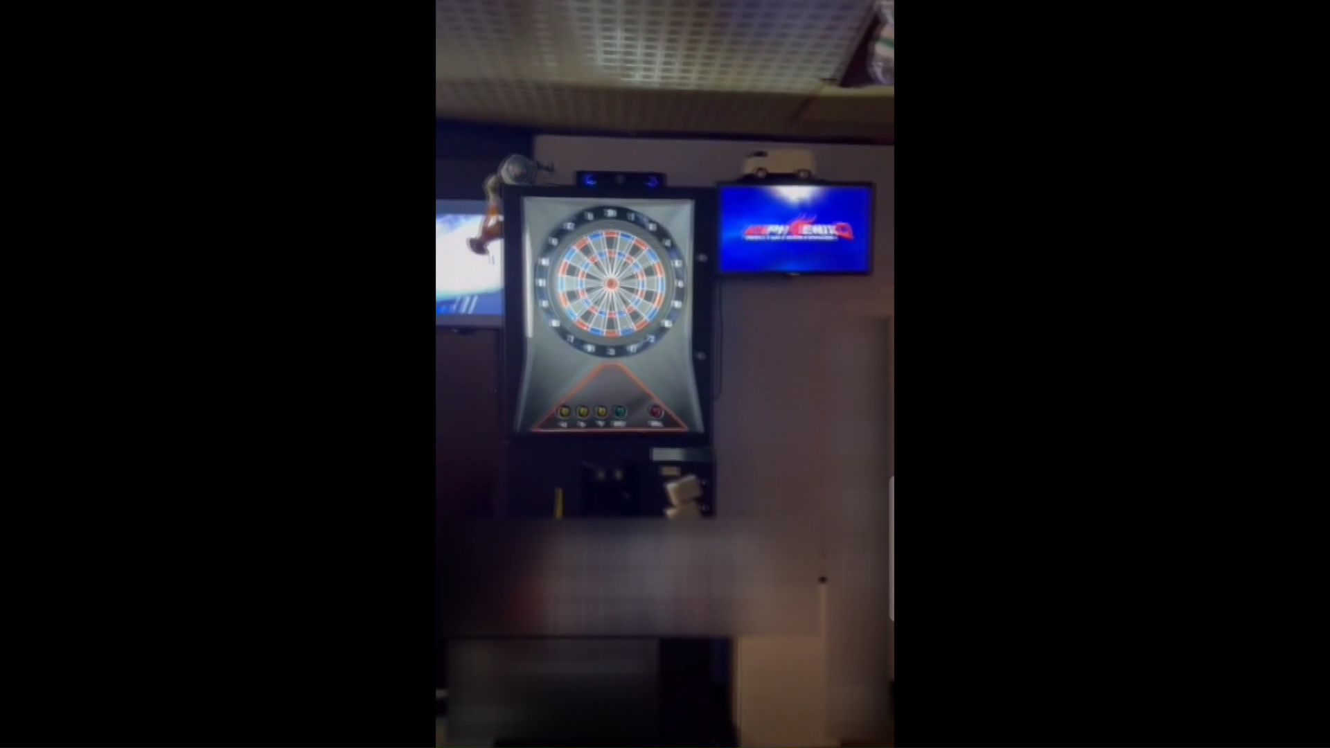 ダーツも楽しめる店内(SNSより)