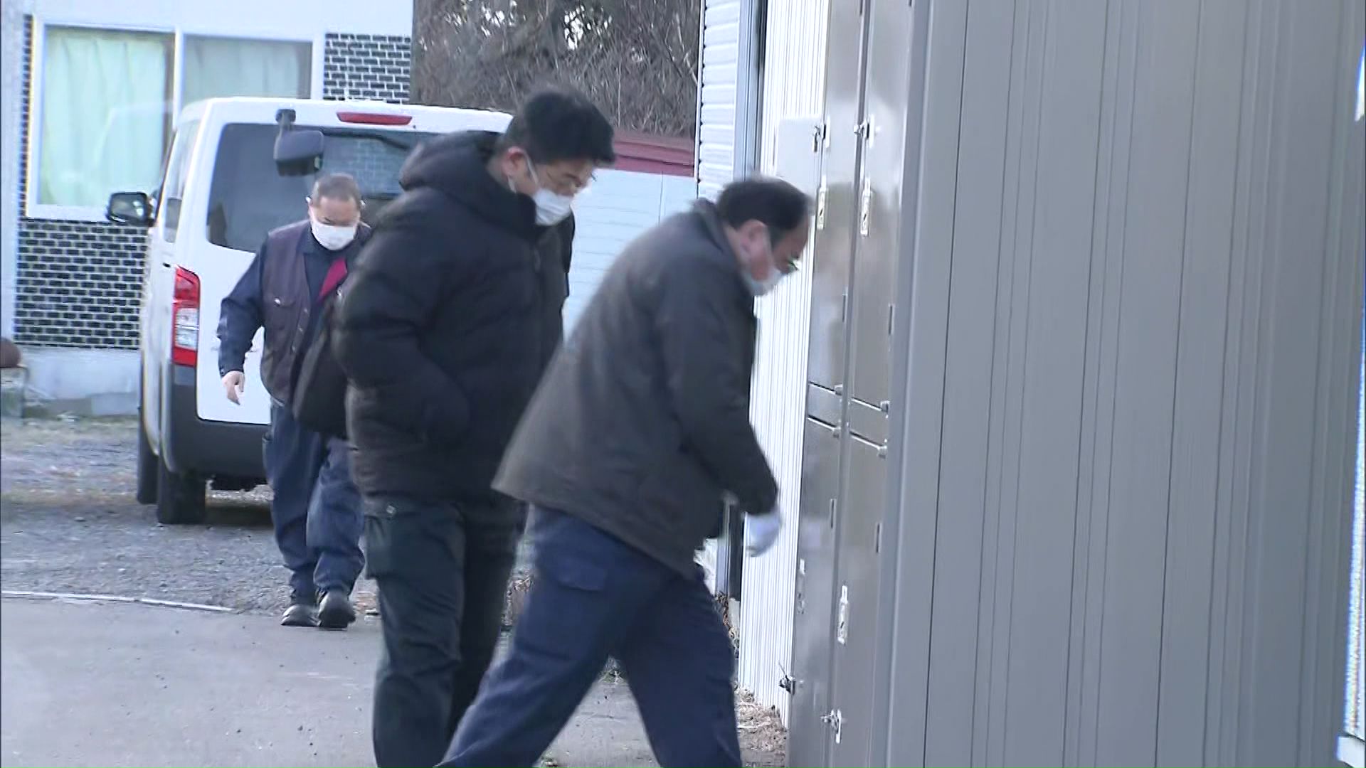 行方不明の女性宅とみられる部屋の捜査