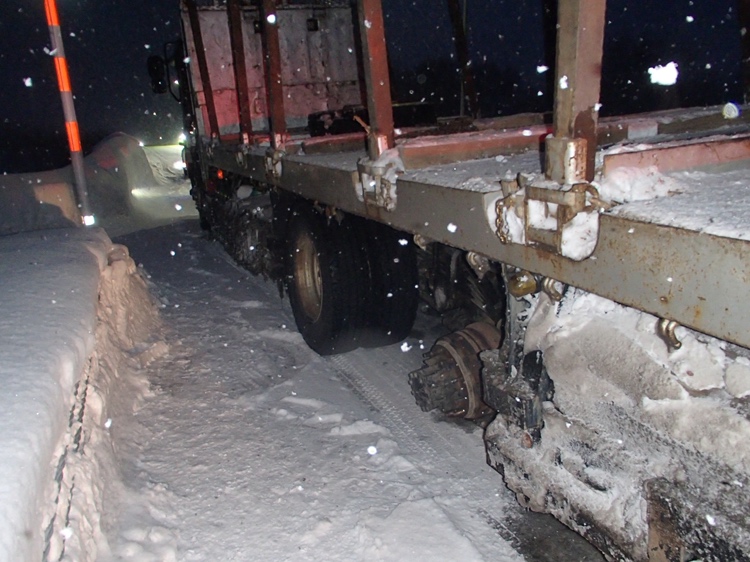 士別市で走行中にタイヤが外れた大型トラック(提供:北海道警)