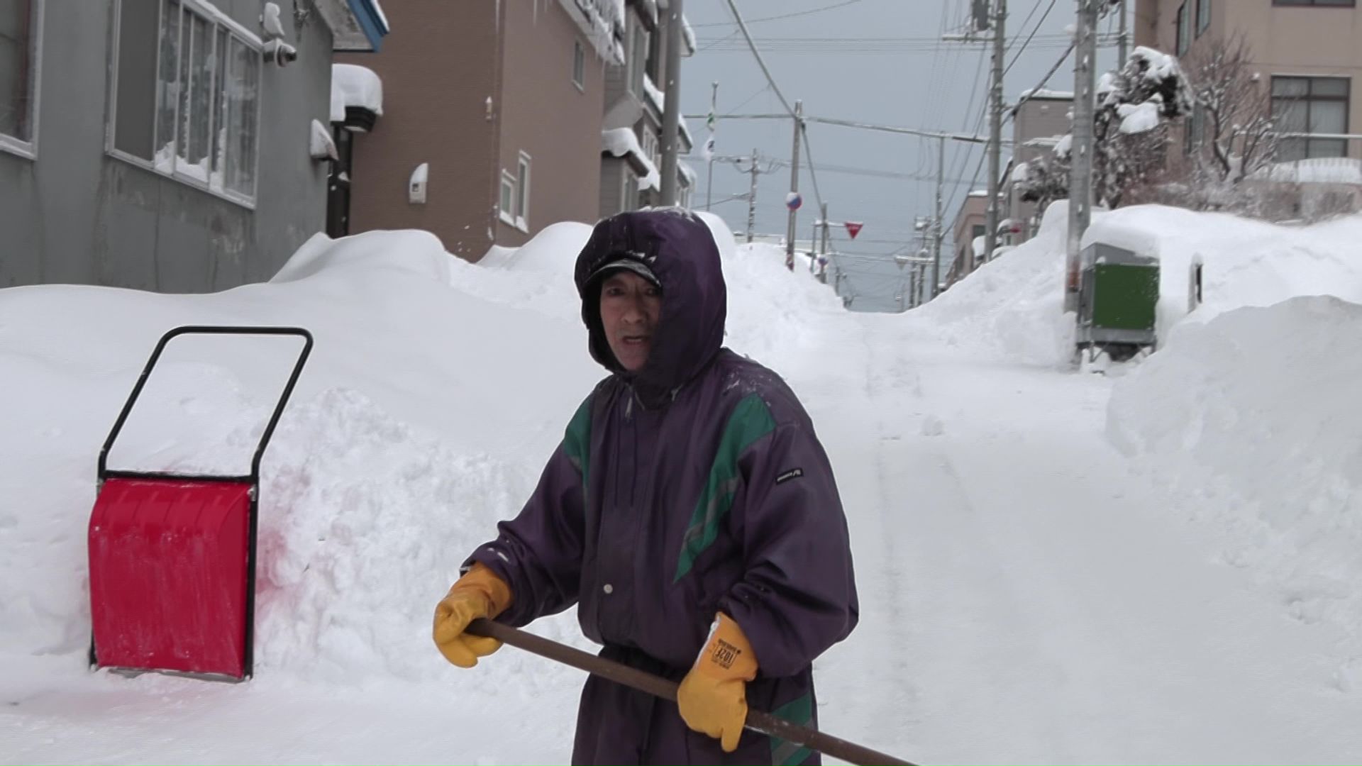 朝2時から雪かきに追われる留萌市民