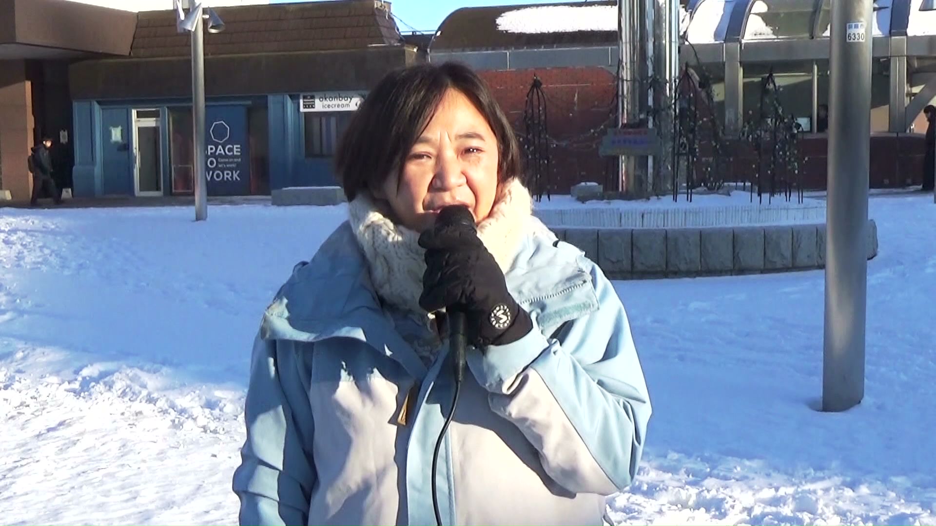 演説を行う篠田奈保子氏