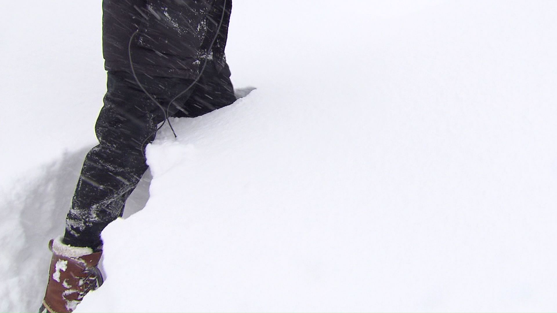 太ももが隠れるほどの積雪