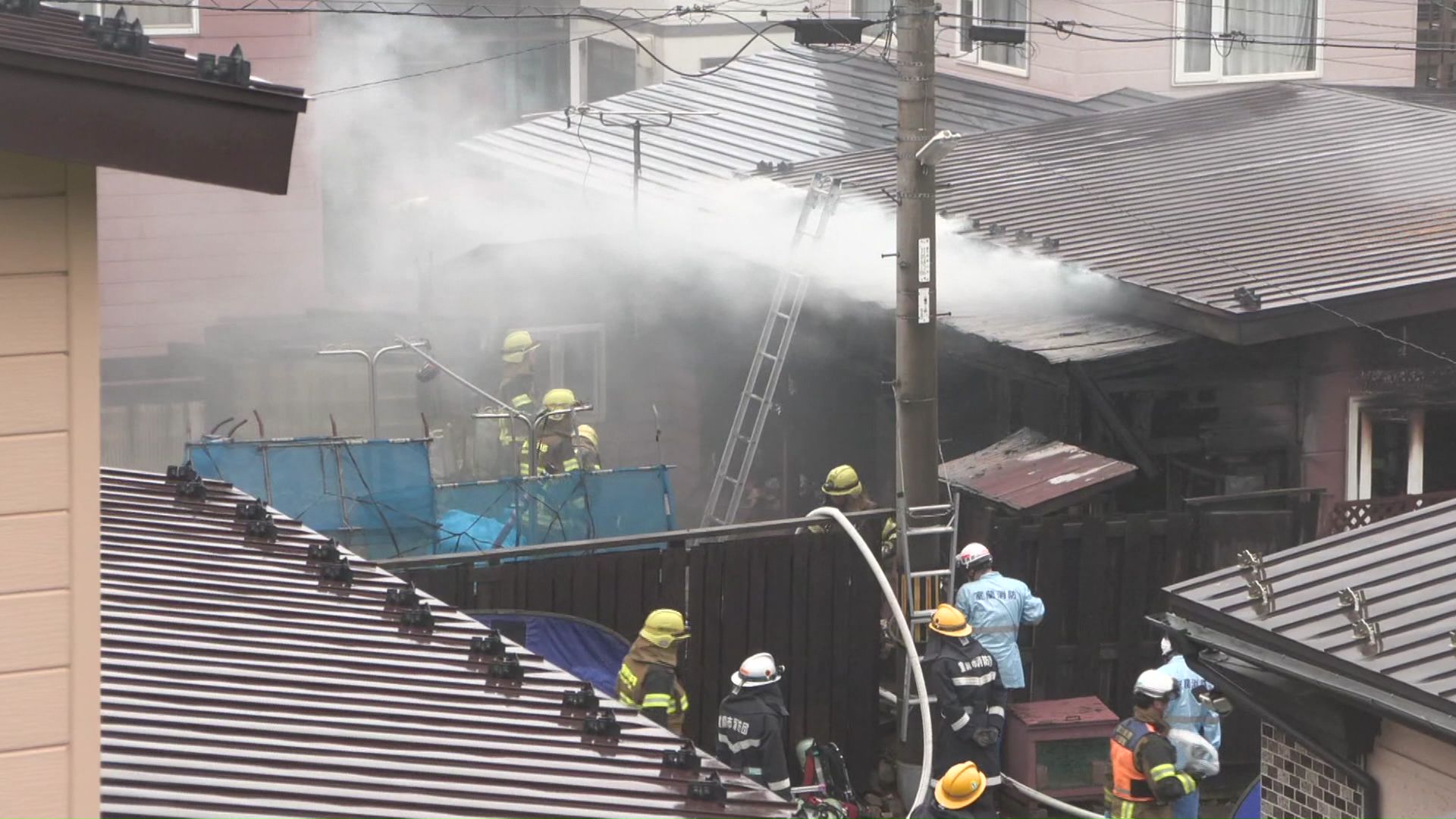 ポリタンクが容疑者の近くから発見された