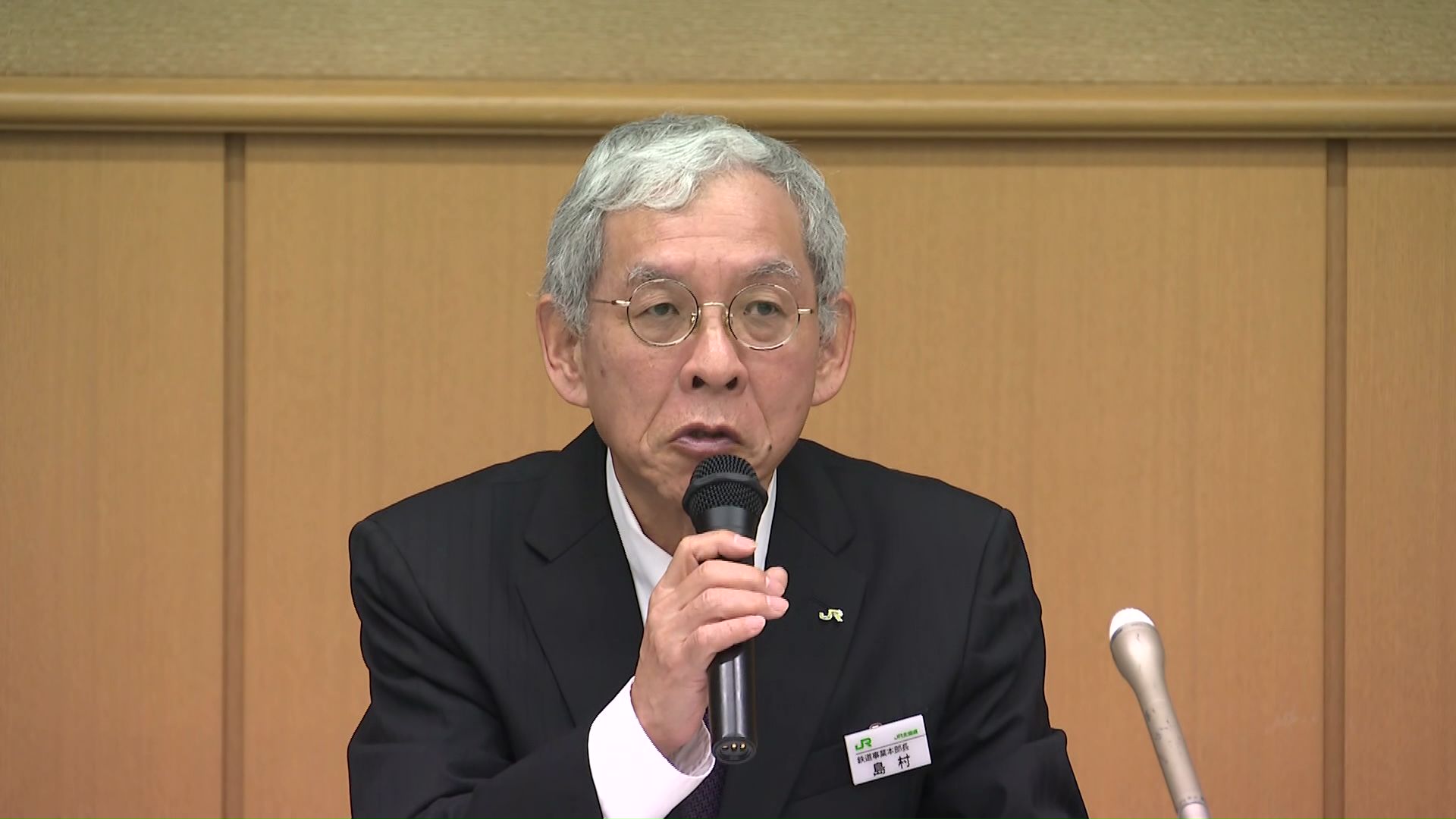 2日間の夜間運休を発表した島村鉄道事業本部長