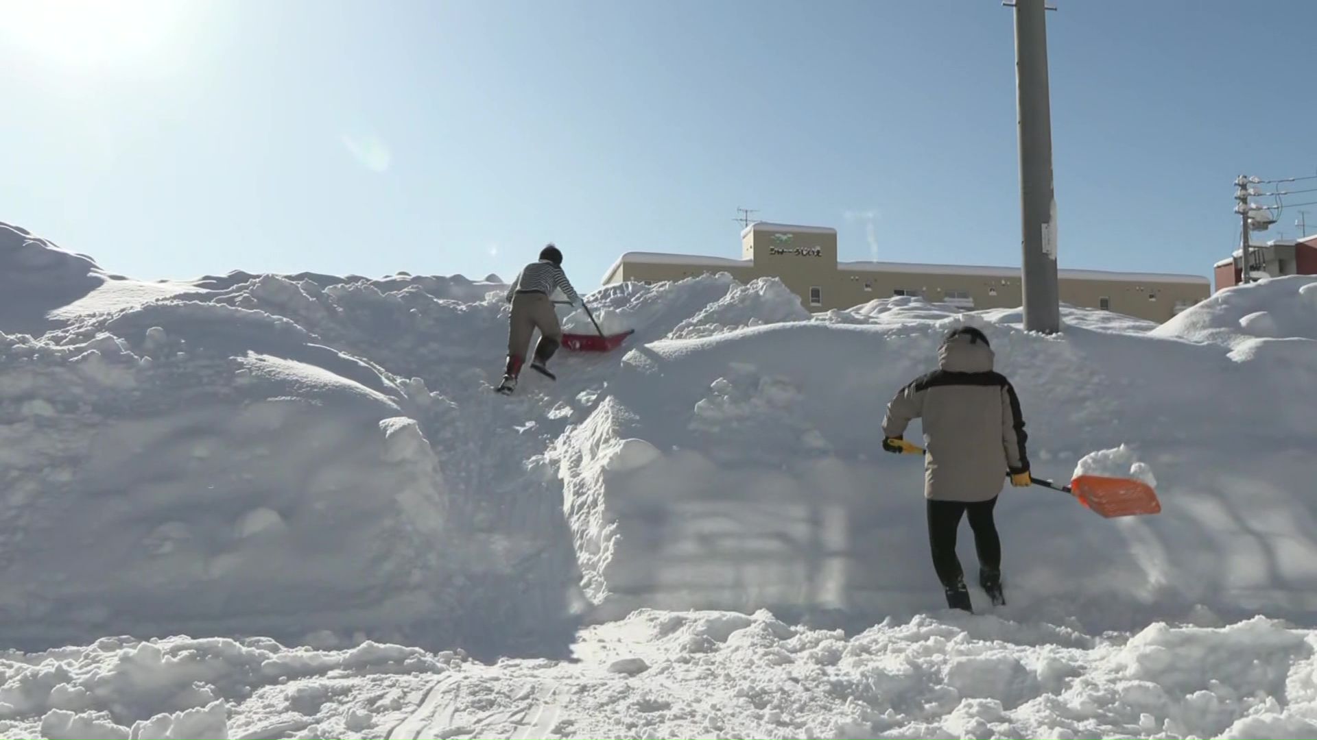 排雪に追われる北海道民