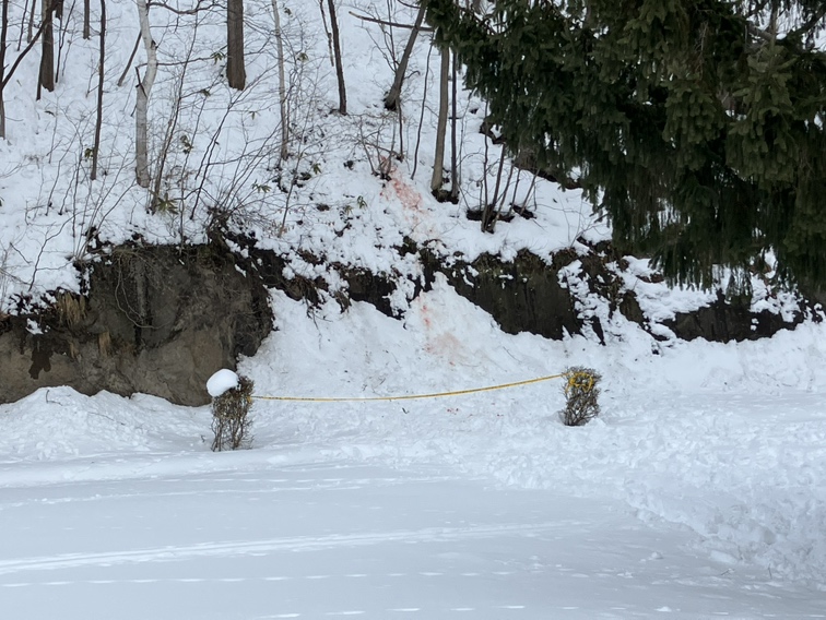 男性が発見された現場