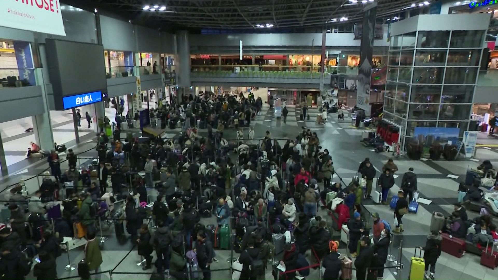 移動手段を失った7000人が新千歳空港に滞留