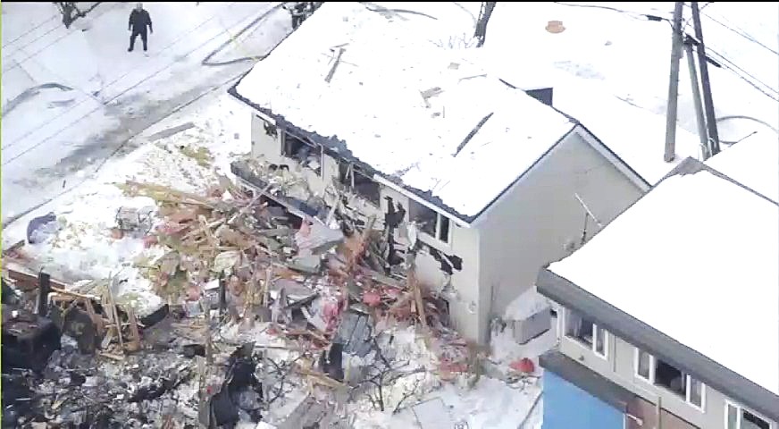  隣家も大きな被害を受けた