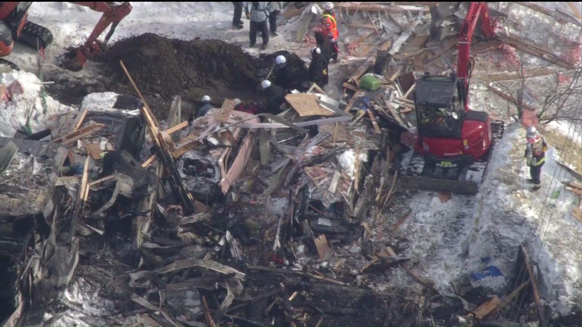爆発の威力で凹んだ車