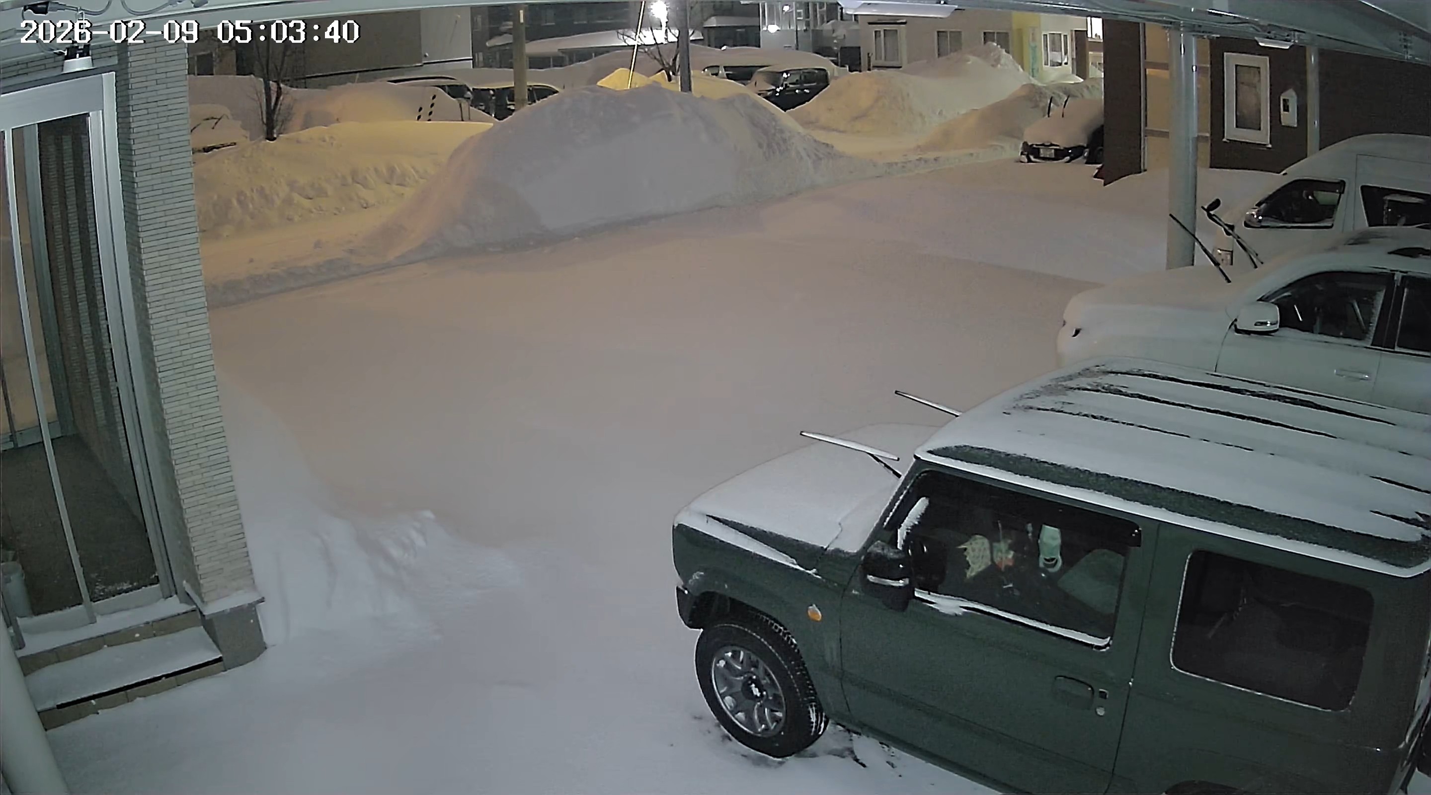 防犯カメラ映像にはズドンという「爆発音」が記録されていた