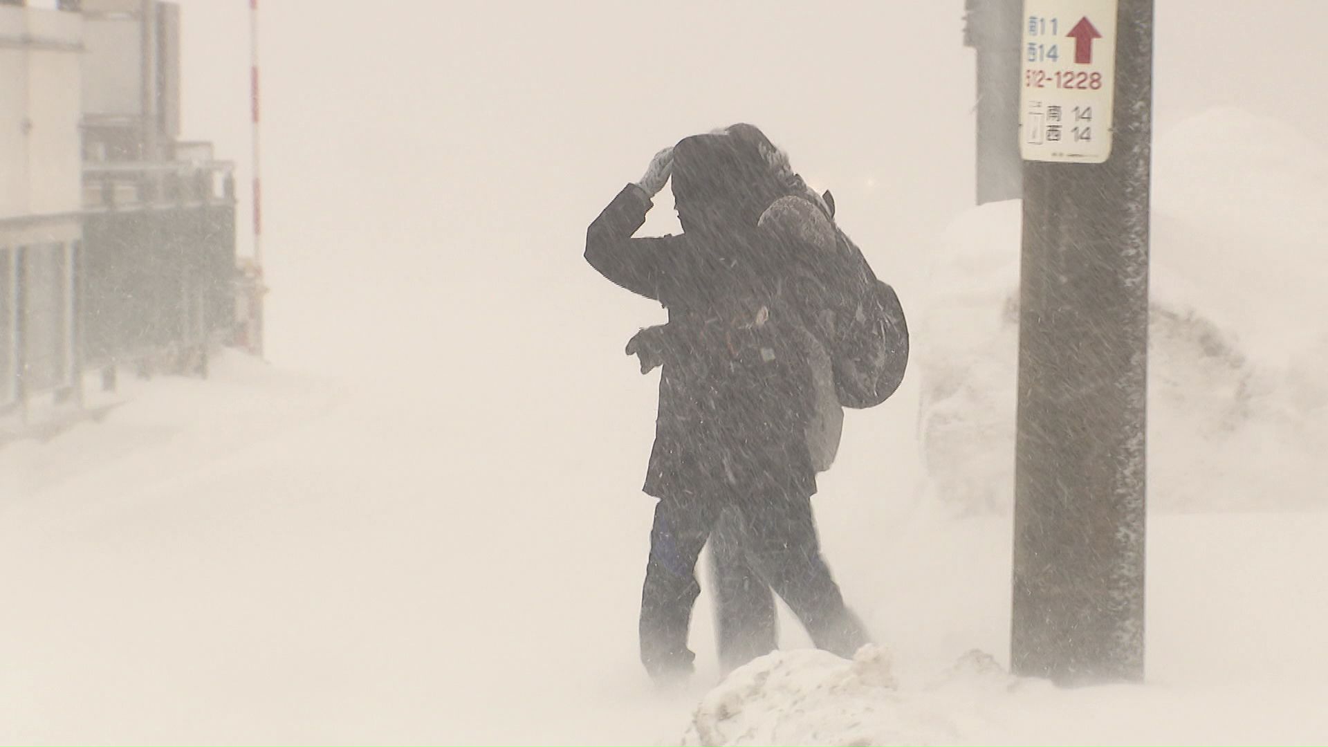 低気圧の通過で冬の嵐に