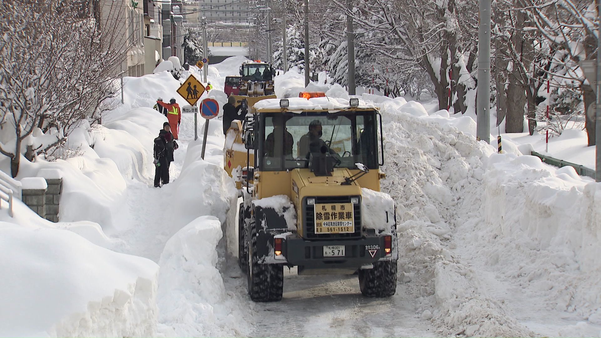 月2日から市内約3800キロの生活道路の緊急排雪が開始された