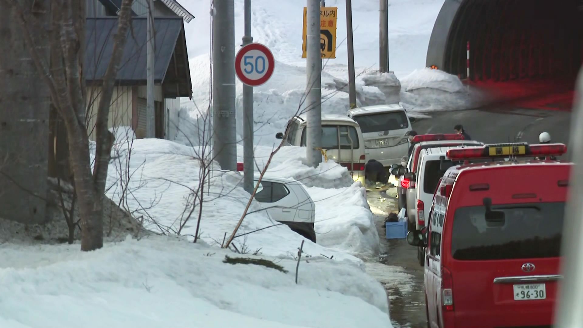 警察が2人の行方を追う