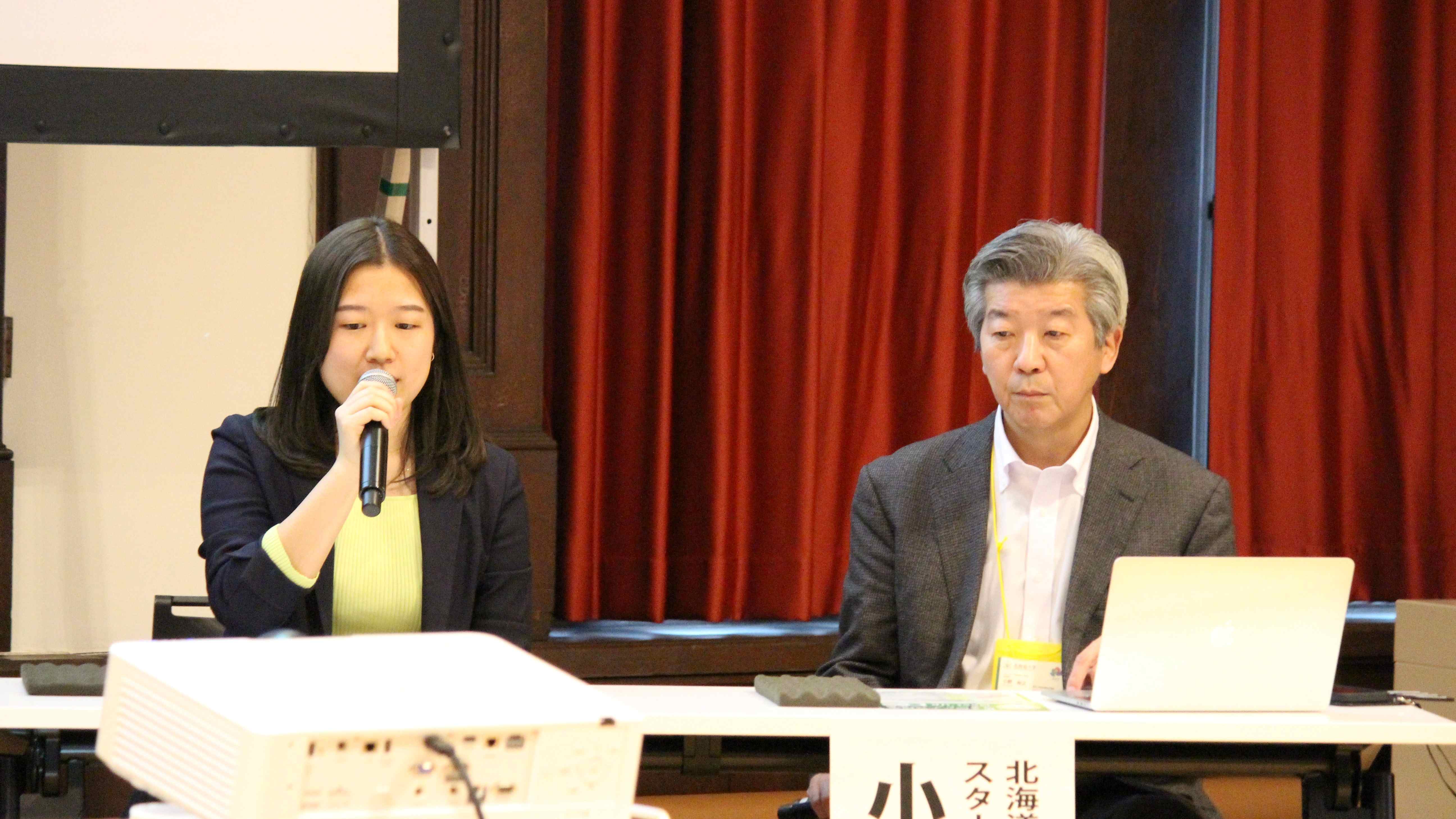 Floatmeal・北村もあな代表取締役(左)と北海道大学・小野裕之本部長(右)