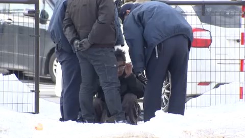 容疑者は現場近くで身柄を確保