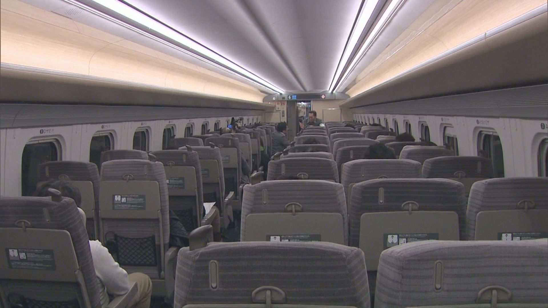 開業当初の北海道新幹線の車内（資料）