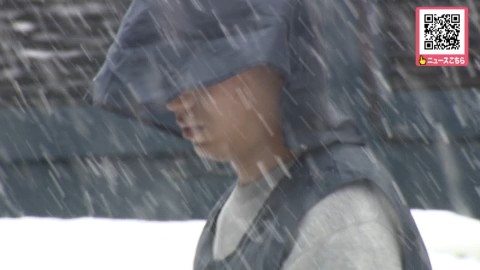 送検される小笠原容疑者