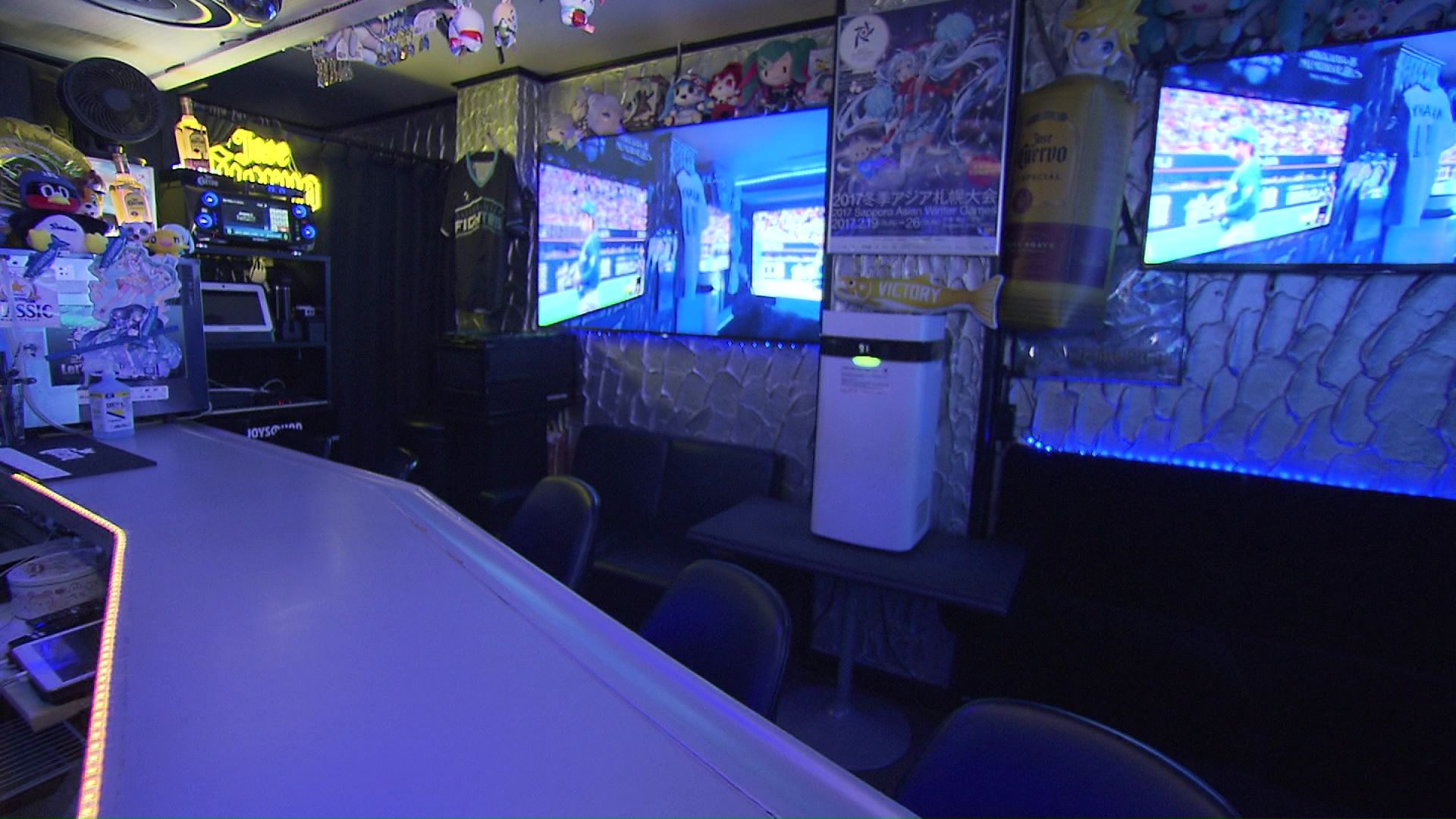 静まり返る店内