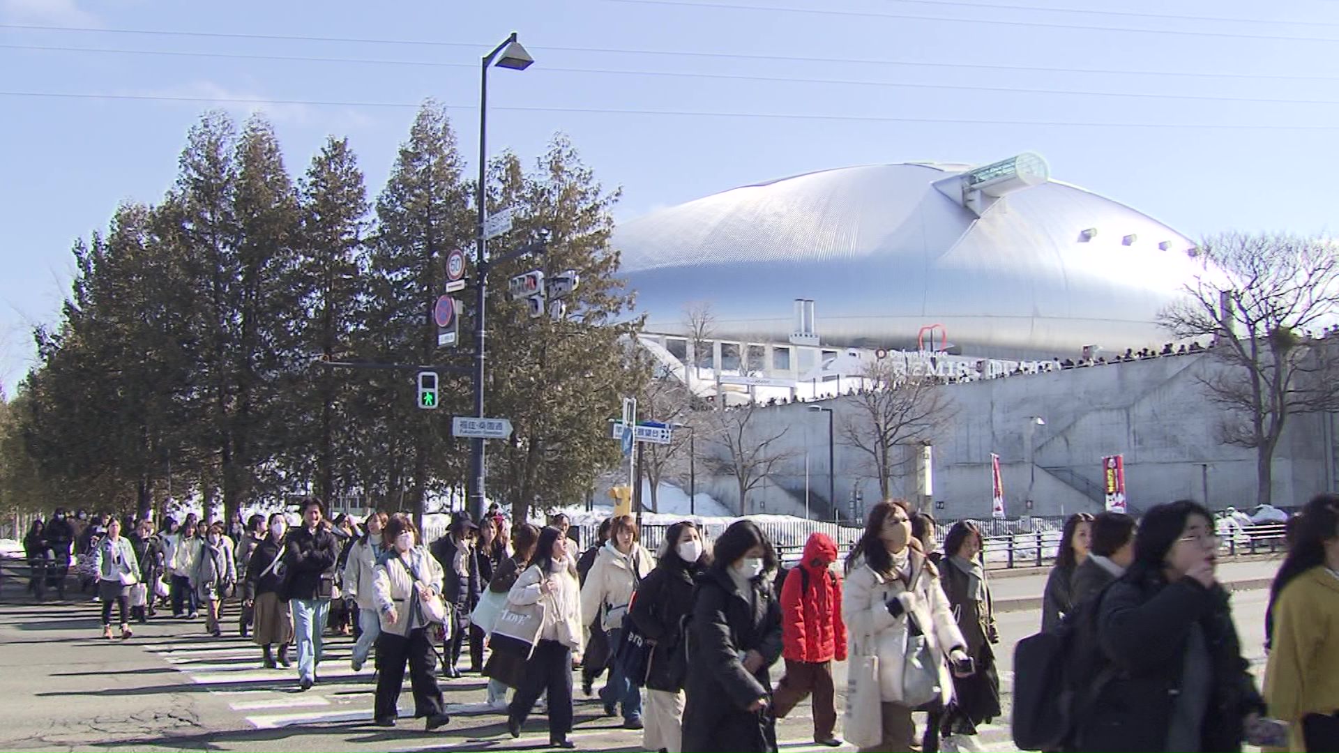 ドーム前には大勢のファンが