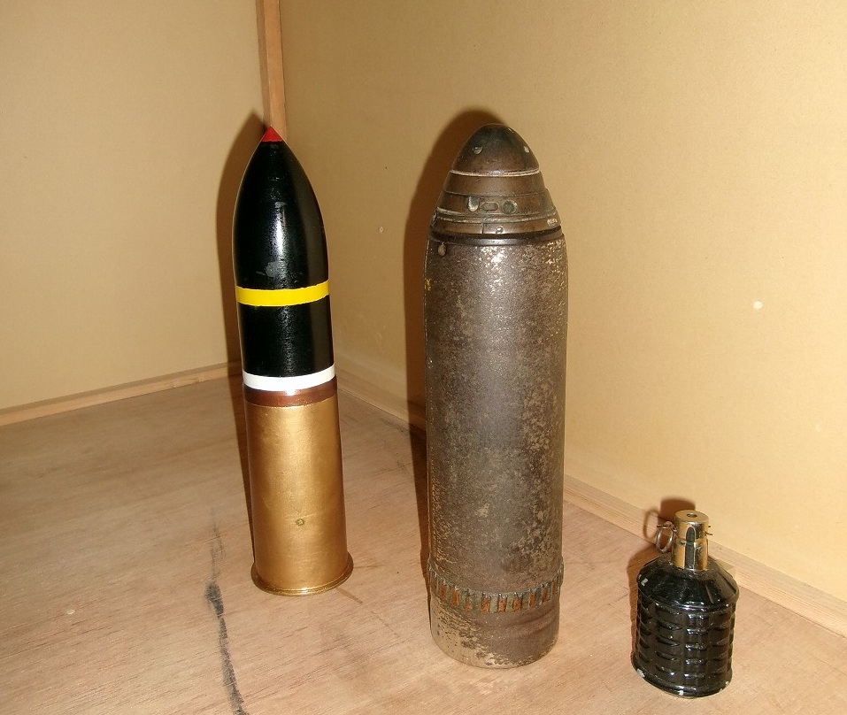 遺品整理中に発見された物体(提供:道警)