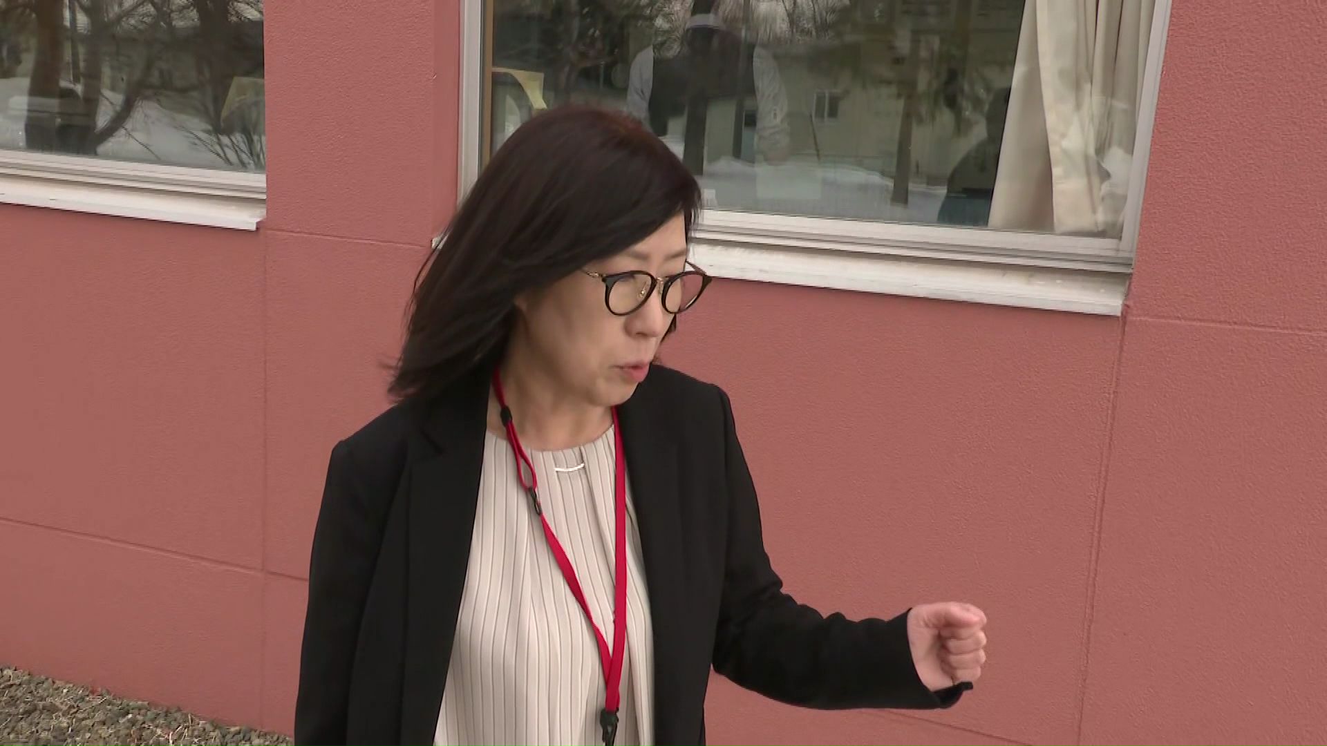 足跡を発見した佐藤香織教頭