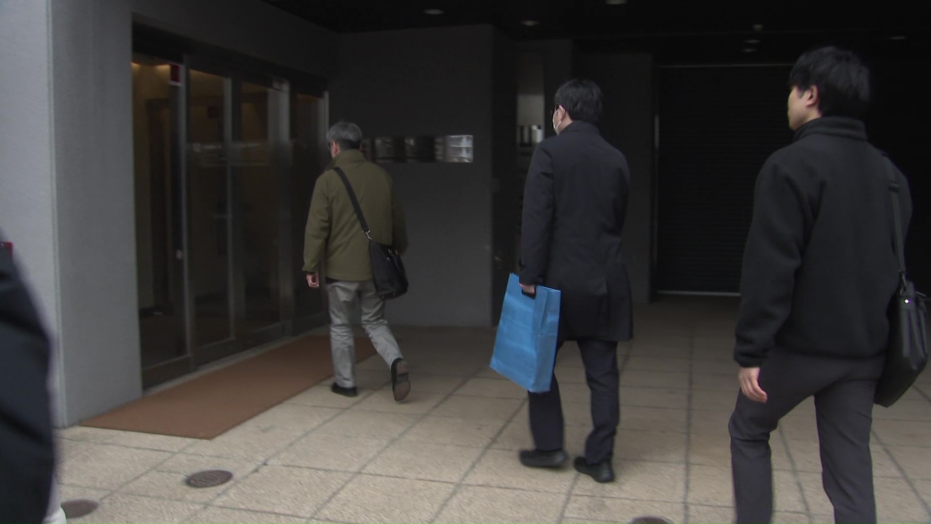 除却命令を伝えにいく札幌市職員