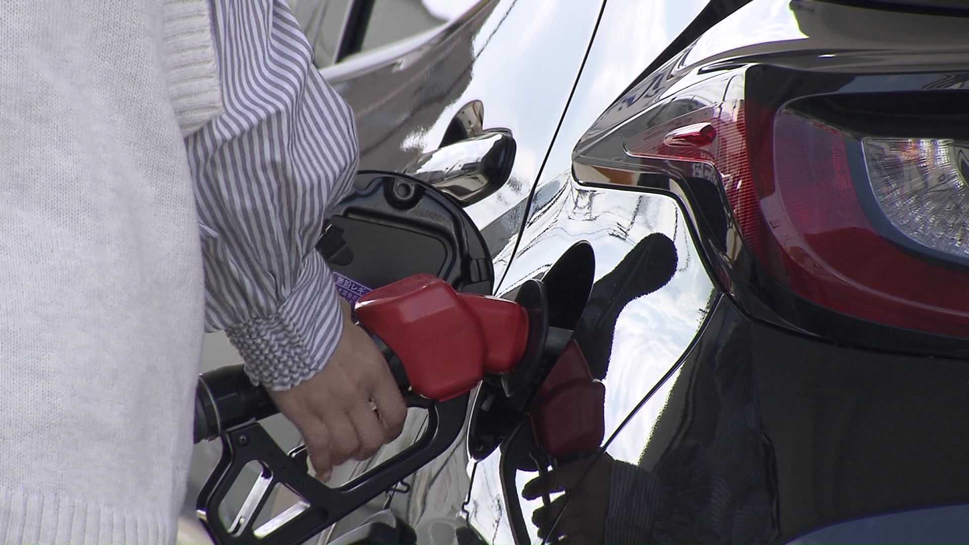 高値が続いたガソリンが6週ぶりの値下がりに(資料)