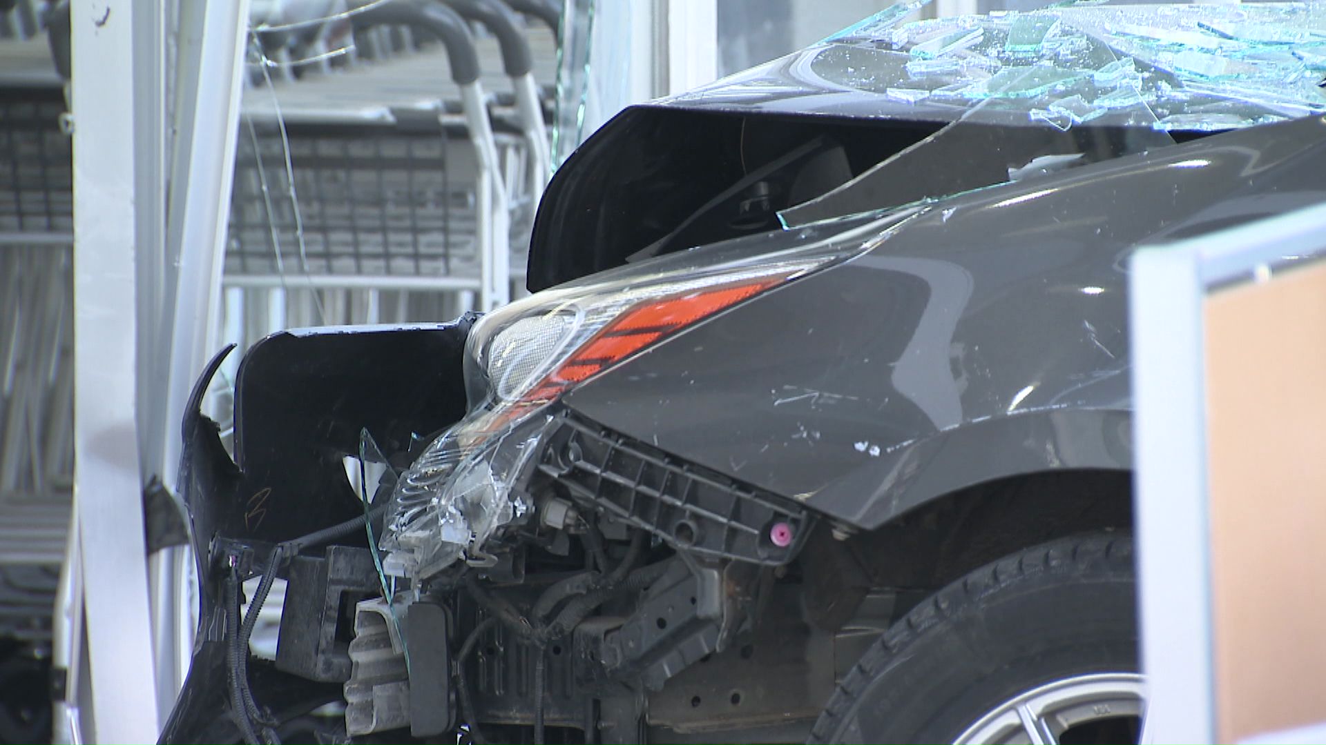 「アクセルとブレーキを間違えた」