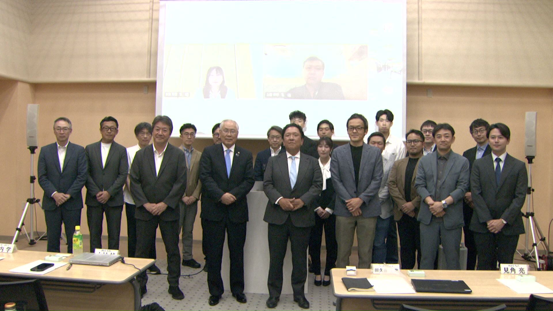 北海道内外の企業から選抜された20人の研究生が参加