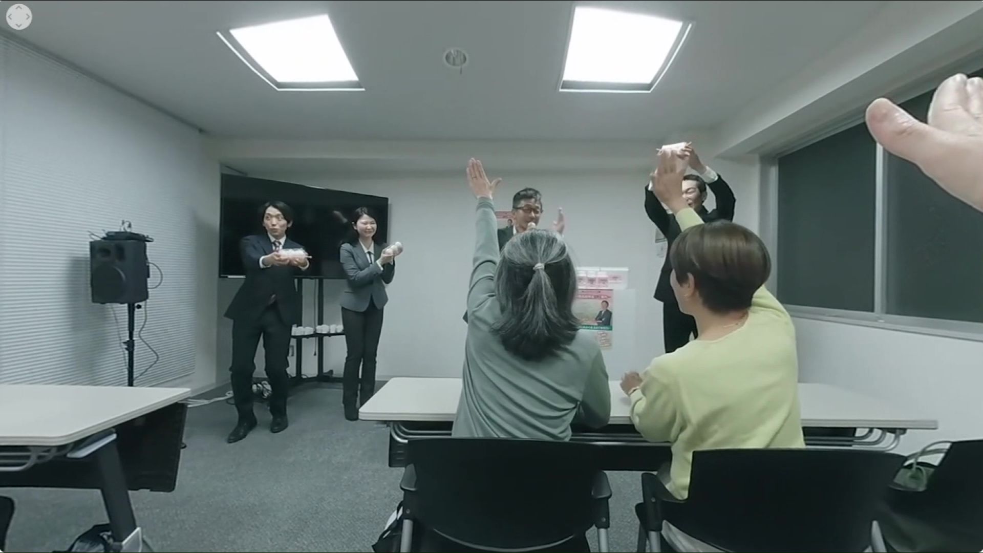催眠商法を再現した動画（提供：消費者庁）