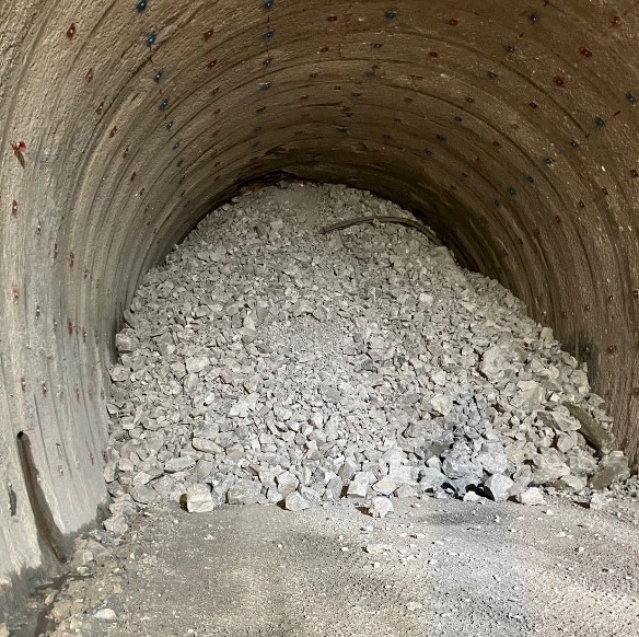 流入した土砂(鉄道・運輸機構提供の報道発表資料より)