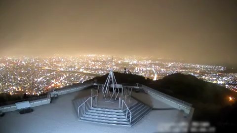 夜景スポットの藻岩山山頂(資料)
