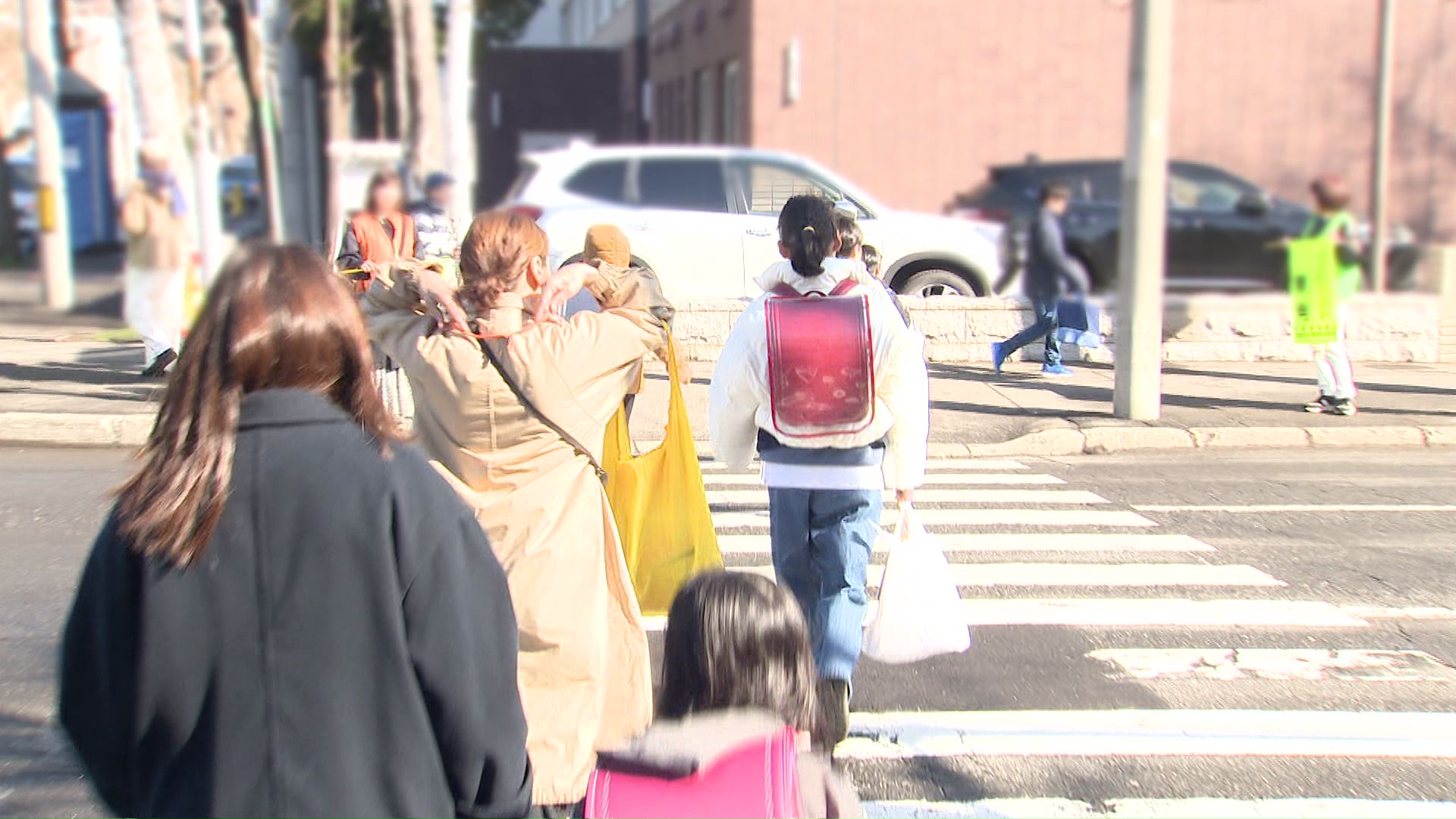 登下校の際は事故に注意を