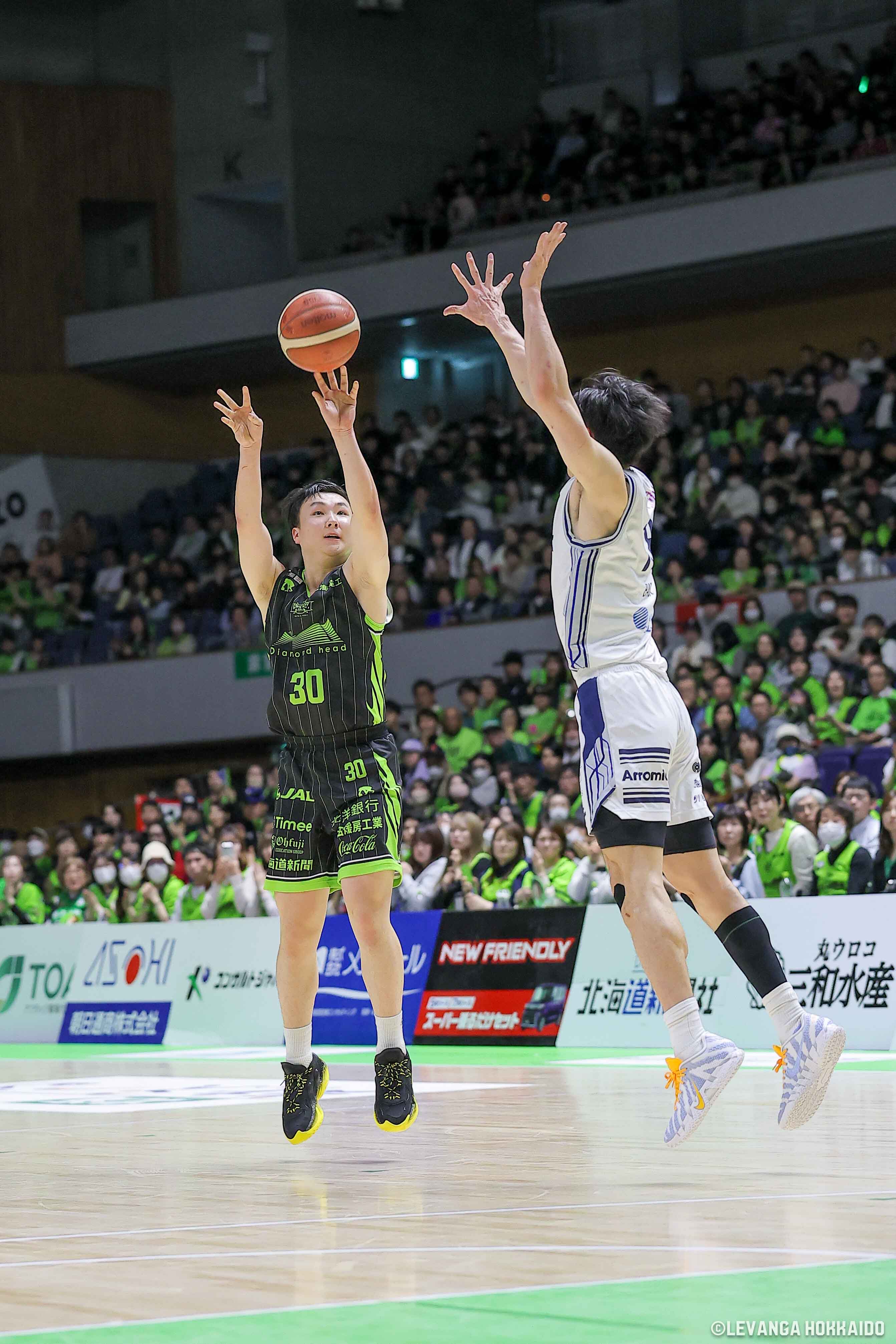 【レバンガ北海道】残り5秒で劇的な逆転勝利！富永啓生の連続3Pで連敗ストップしCS進出に望み「自信をもって打ちにいけた」