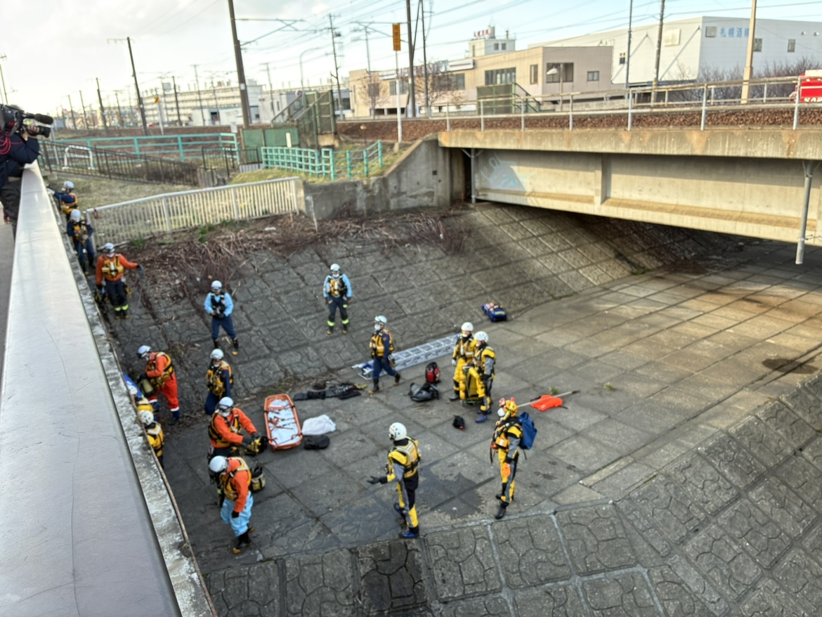 男性の遺体が見つかった琴似発寒川の現場(札幌市西区)